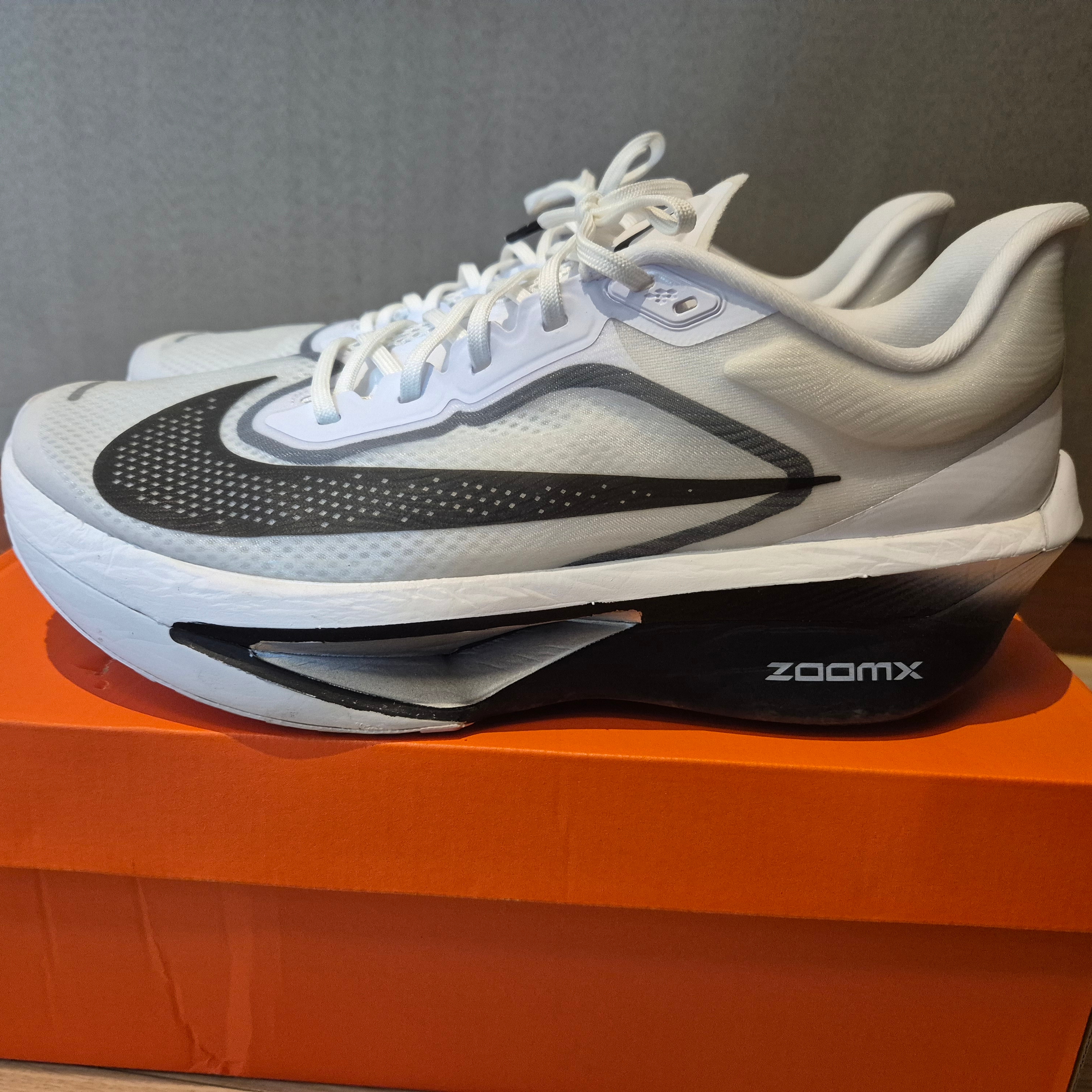 Nike Zoom Fly 6 White Smoke Grey 착용 스타일 - 2