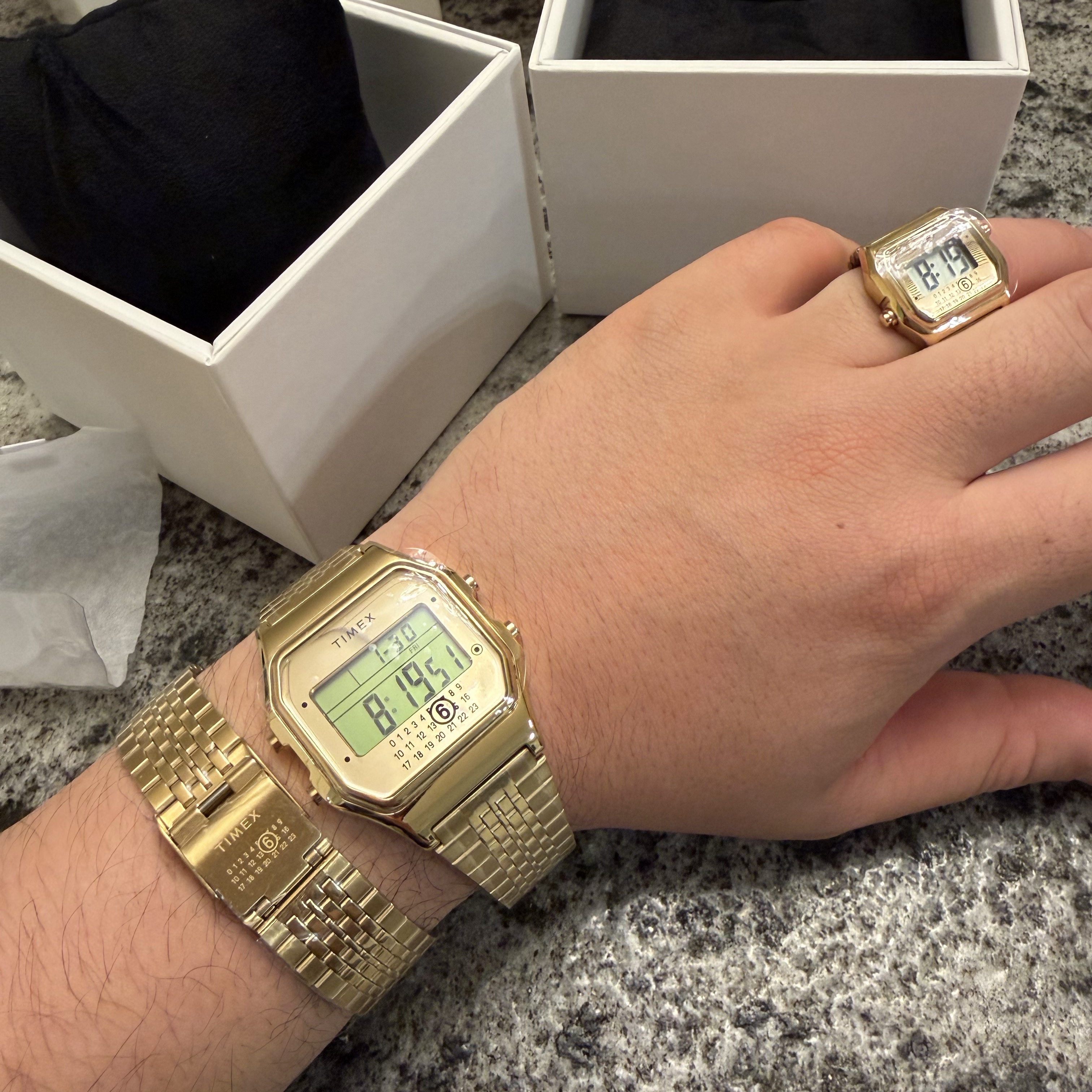 Timex x MM6 Maison Margiela T80 Gift Set Stainless Steel Gold, Timex x MM6 Maison Margiela T80 Ring Watch Stainless Steel Gold 착용 스타일 - 2