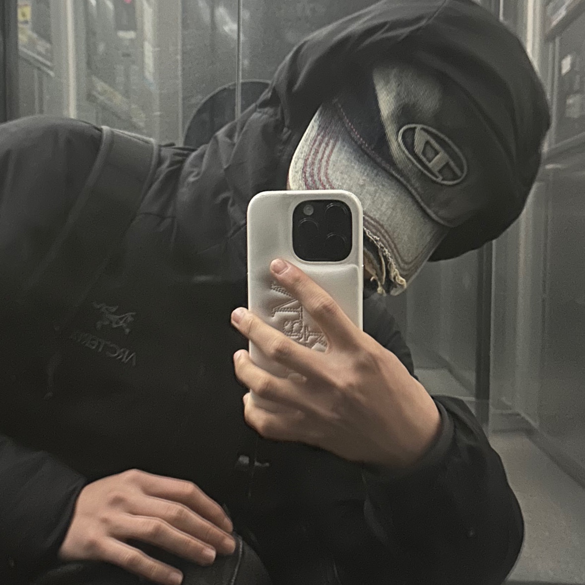 Diesel C-Seymon Treated Denim Baseball Cap Blue White, Arc'teryx Atom Hoody Black 착용 스타일