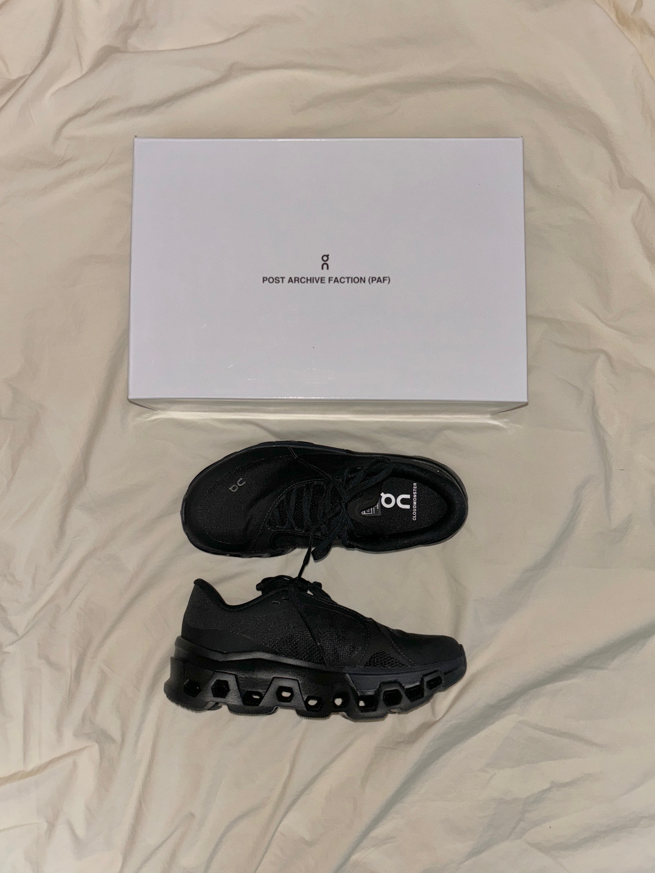 (W) On Running x Post Archive Faction (Paf) Cloudmonster 2 Black Magnet 착용 스타일