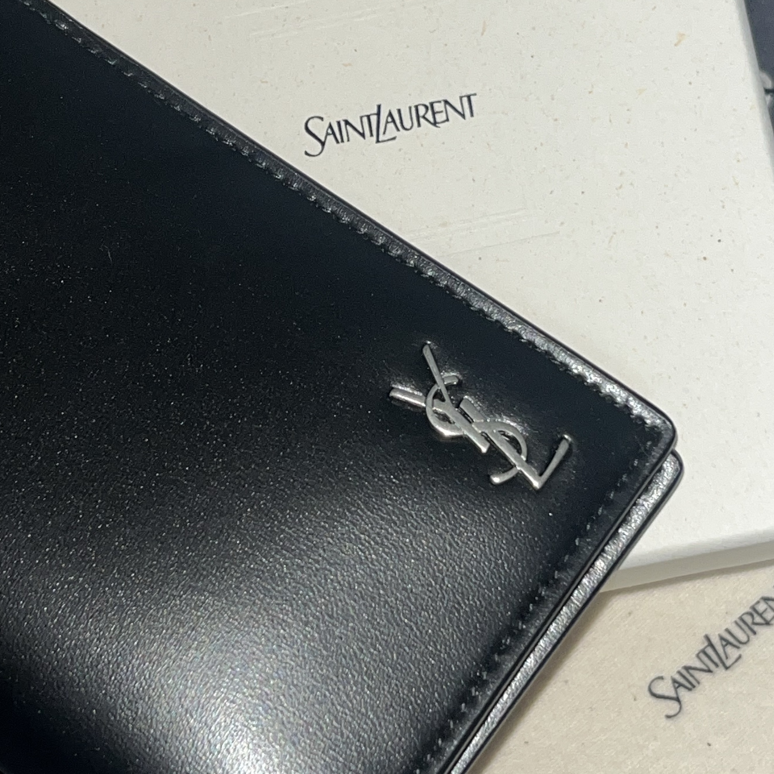 Saint Laurent Tiny Cassandre Credit Card Wallet in Matte Leather Black 착용 스타일