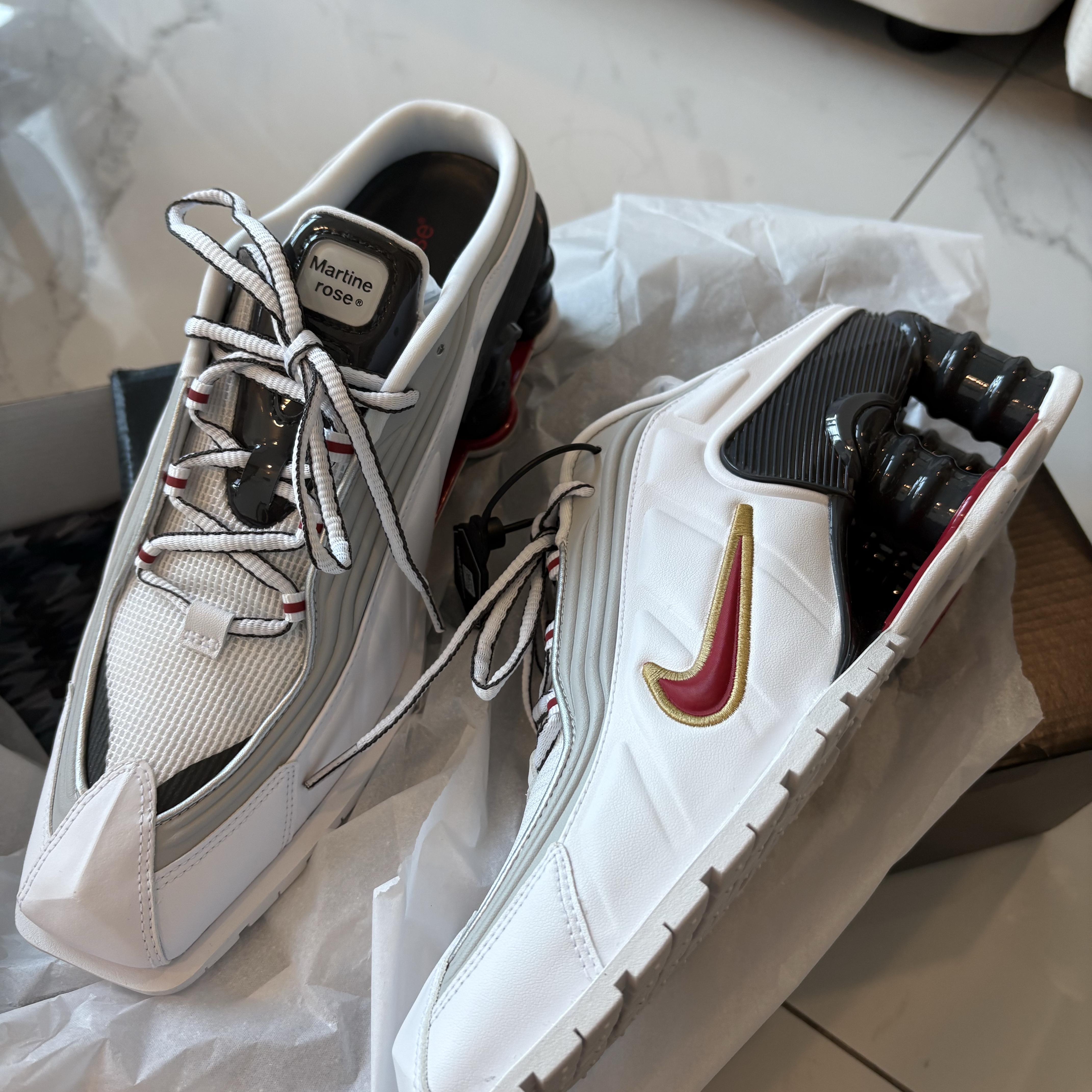 Nike x Martine Rose Shox MR4 White and Varsity Red 착용 스타일