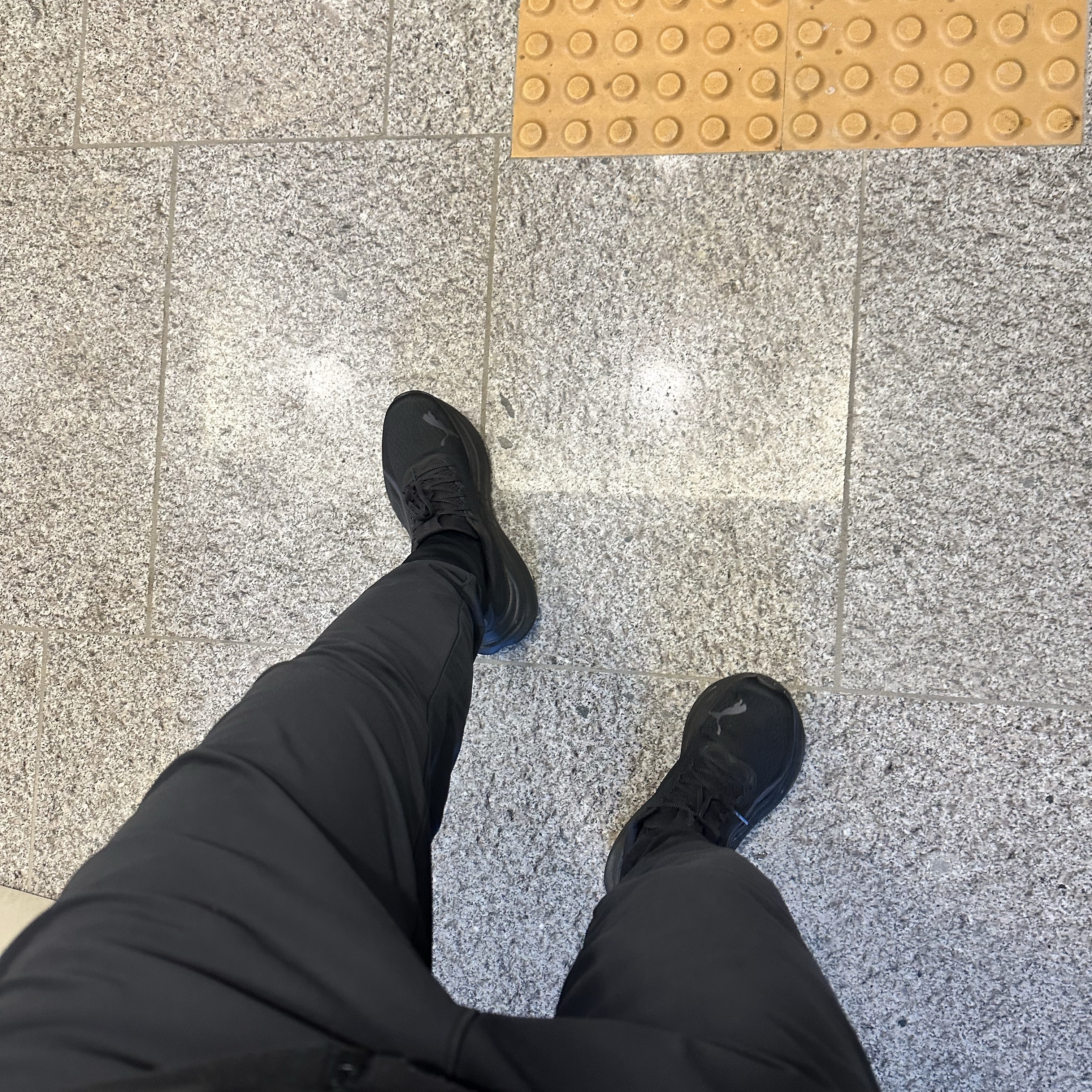 Puma Magmax Nitro Black Galactic Gray 착용 스타일