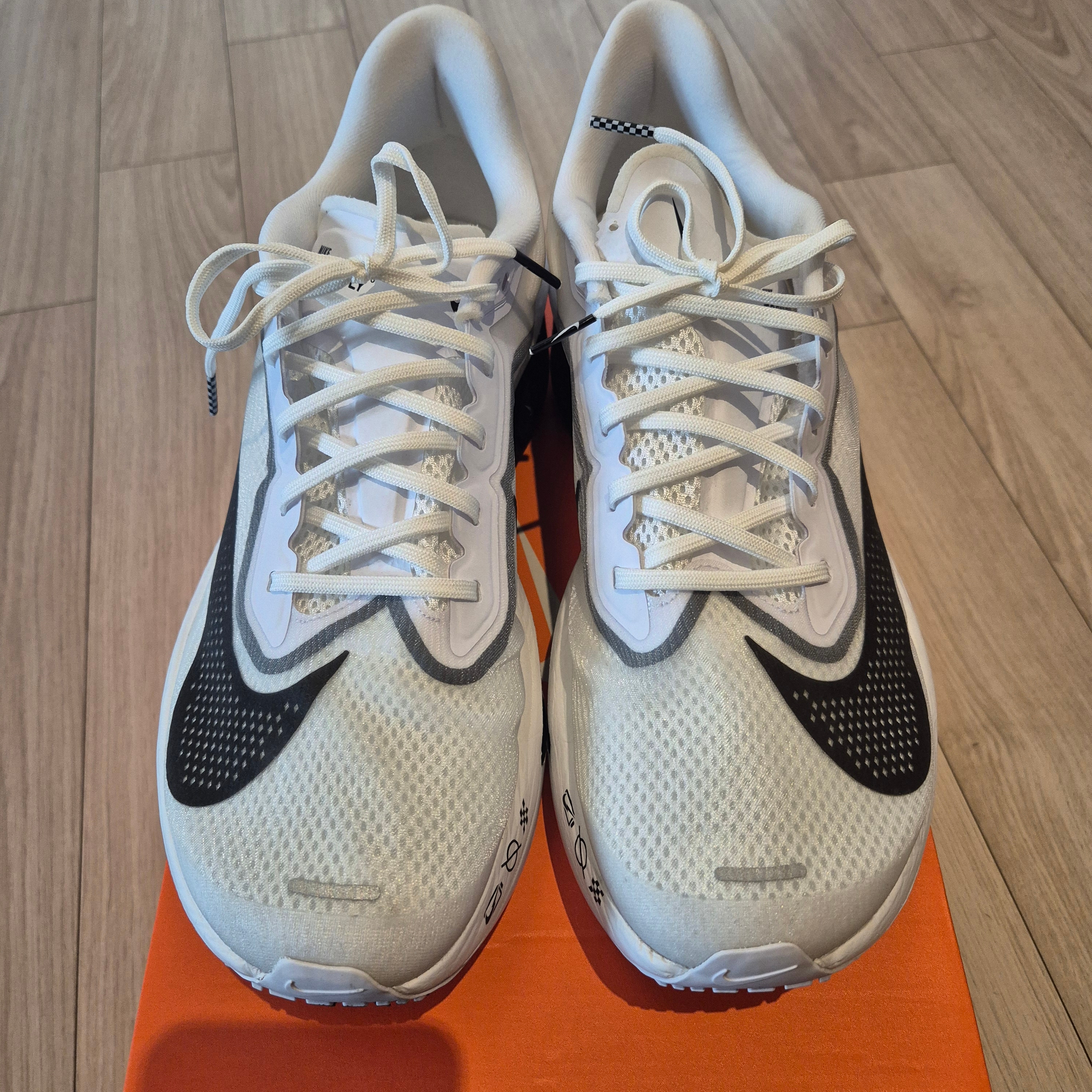 Nike Zoom Fly 6 White Smoke Grey 착용 스타일 - 3