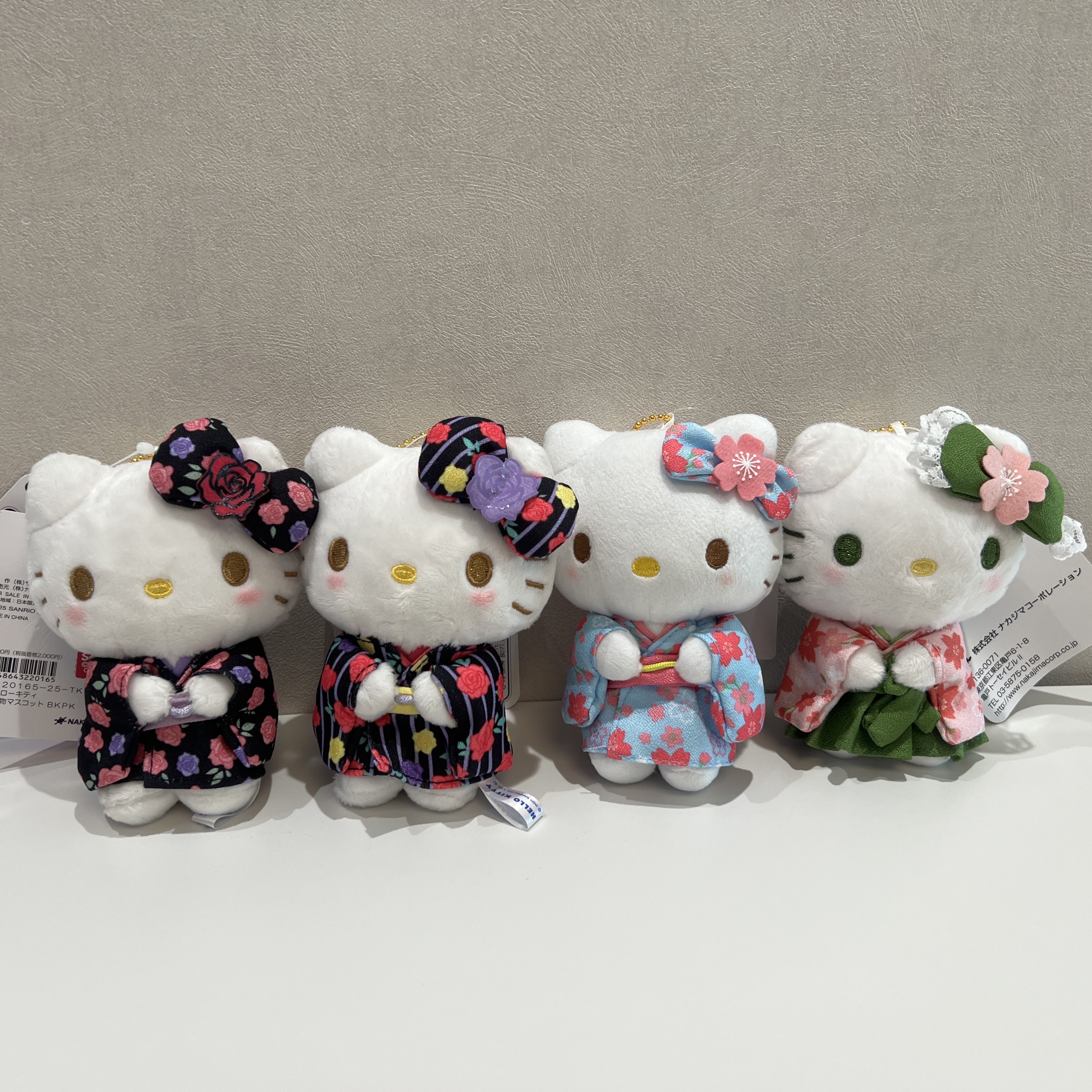 Sanrio Hello Kitty Blossom Kimono Mascot Holder 착용 스타일 - 1