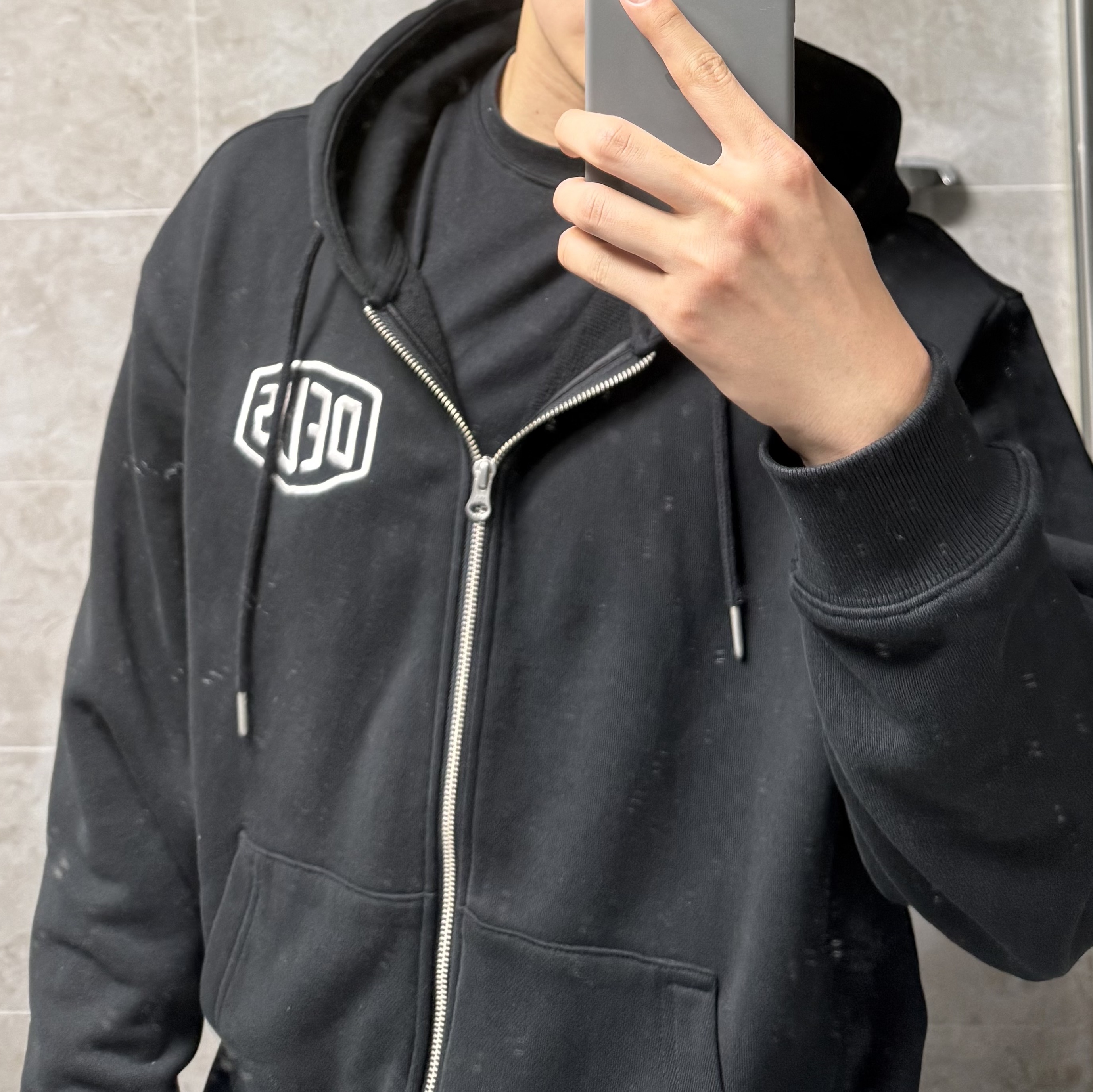 Deus Ex Machina College Address Hoodie Zip Up Black 착용 스타일