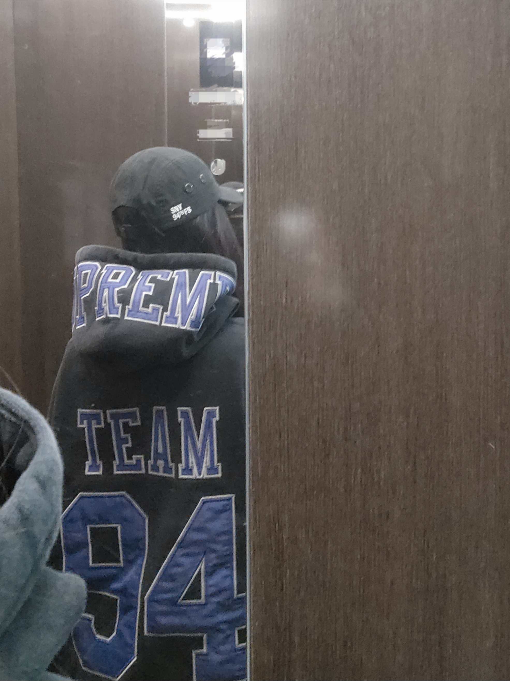 Supreme Team 94 Hooded Sweatshirt Black - 25SS, Supreme Military Camp Cap Black - 22FW 착용 스타일