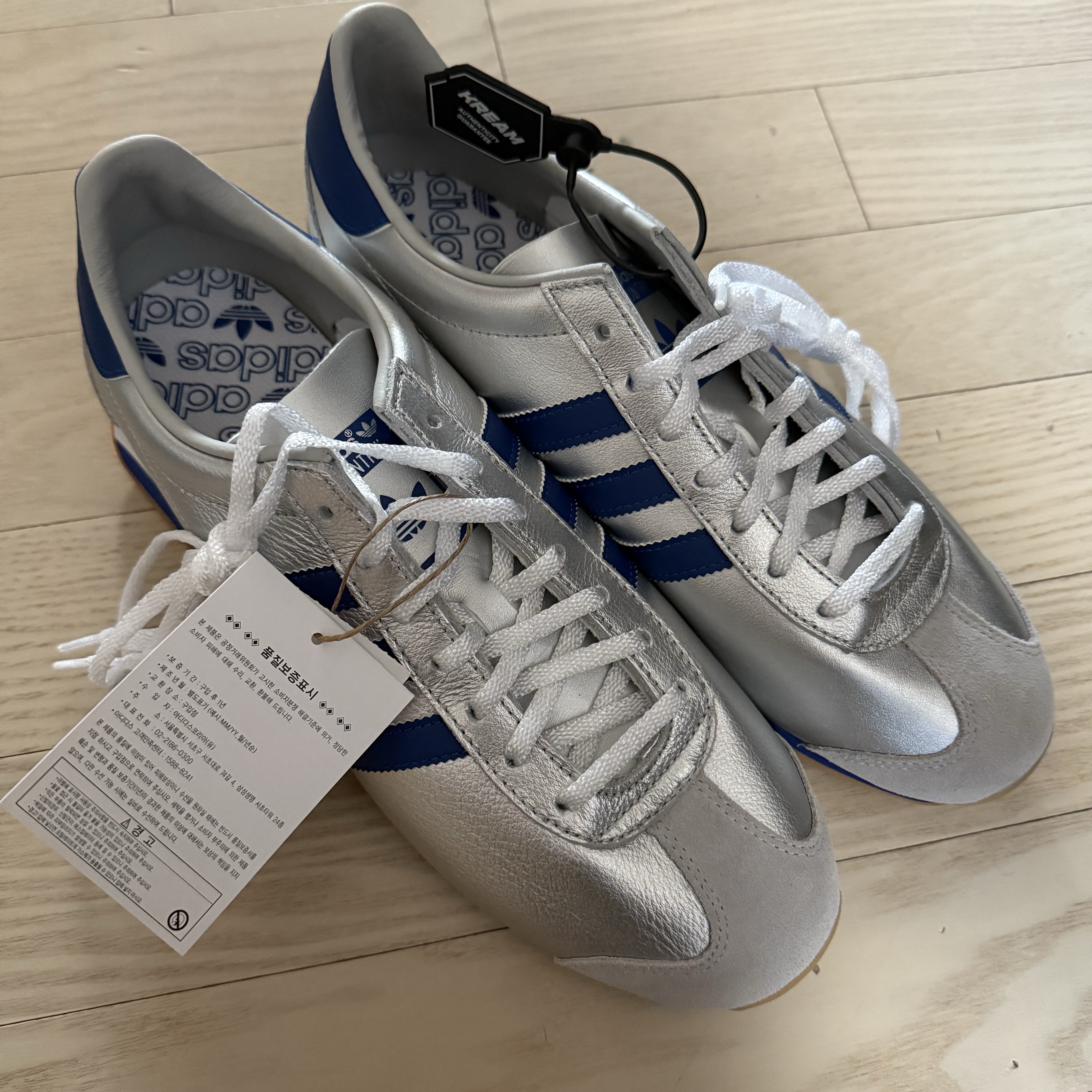 Adidas Country OG Matte Silver Bright Blue 착용 스타일