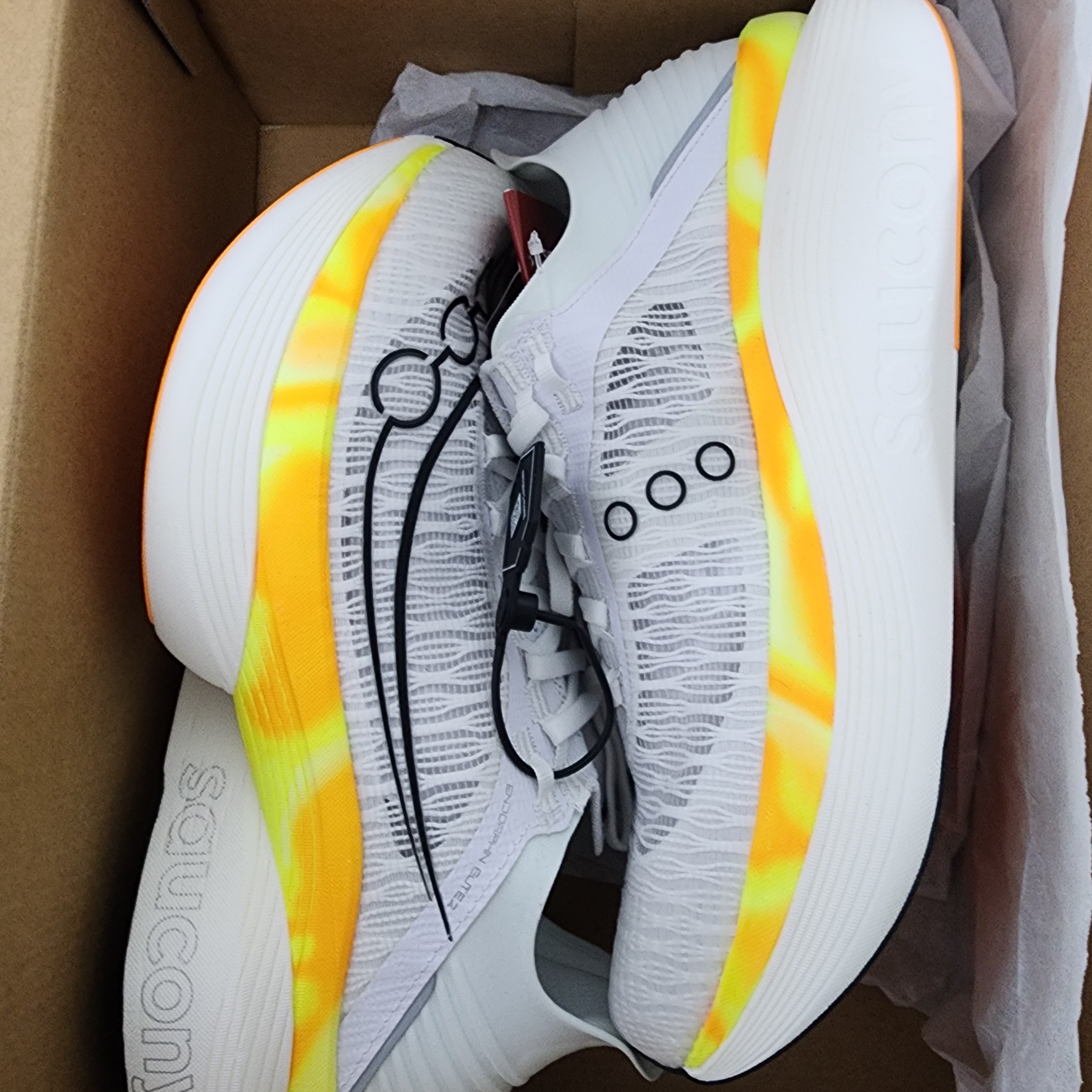 Saucony Endorphin Elite 2 White Peel 착용 스타일
