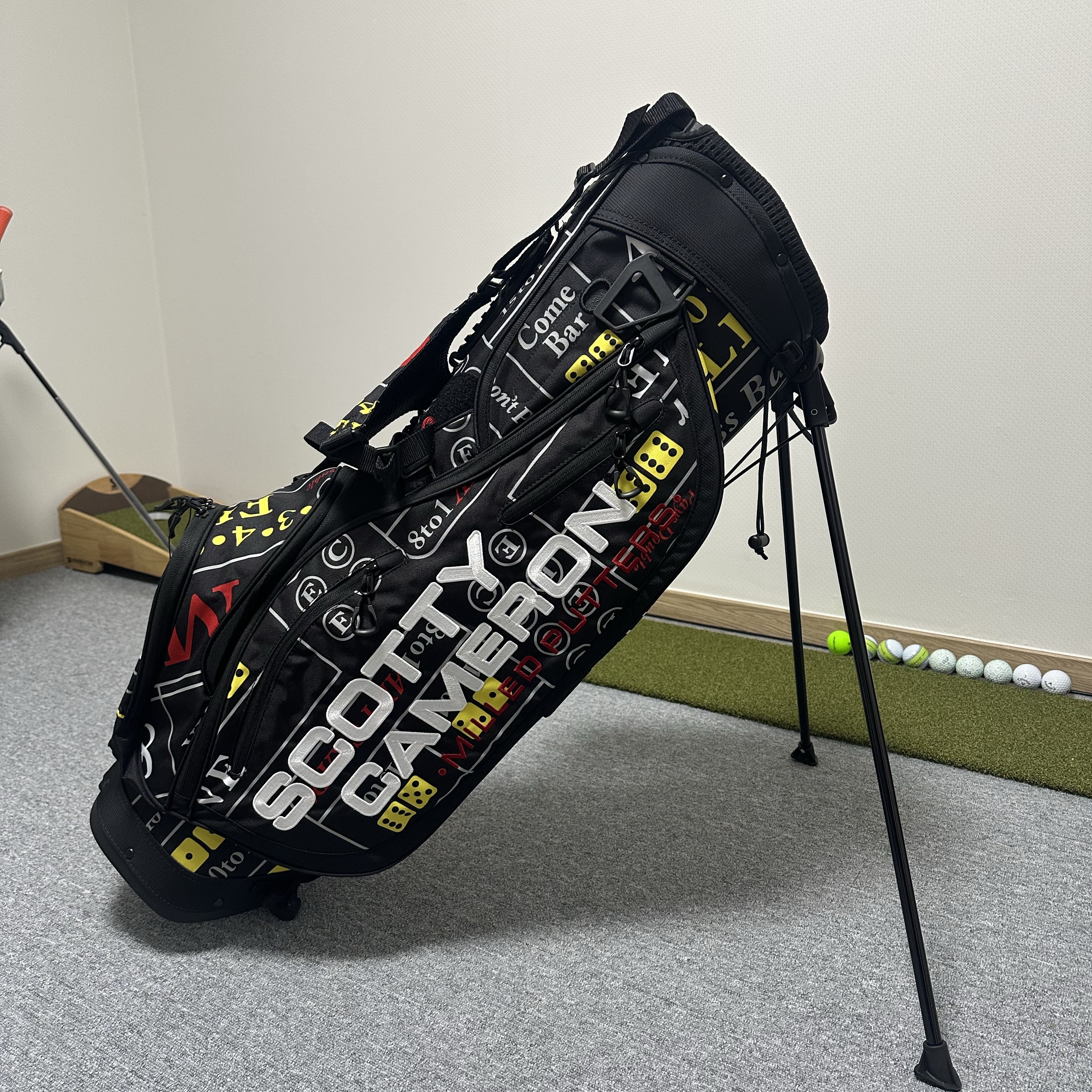 Titleist Scotty Cameron Pathfinder Stand Bag Midnight Gambler 착용 스타일