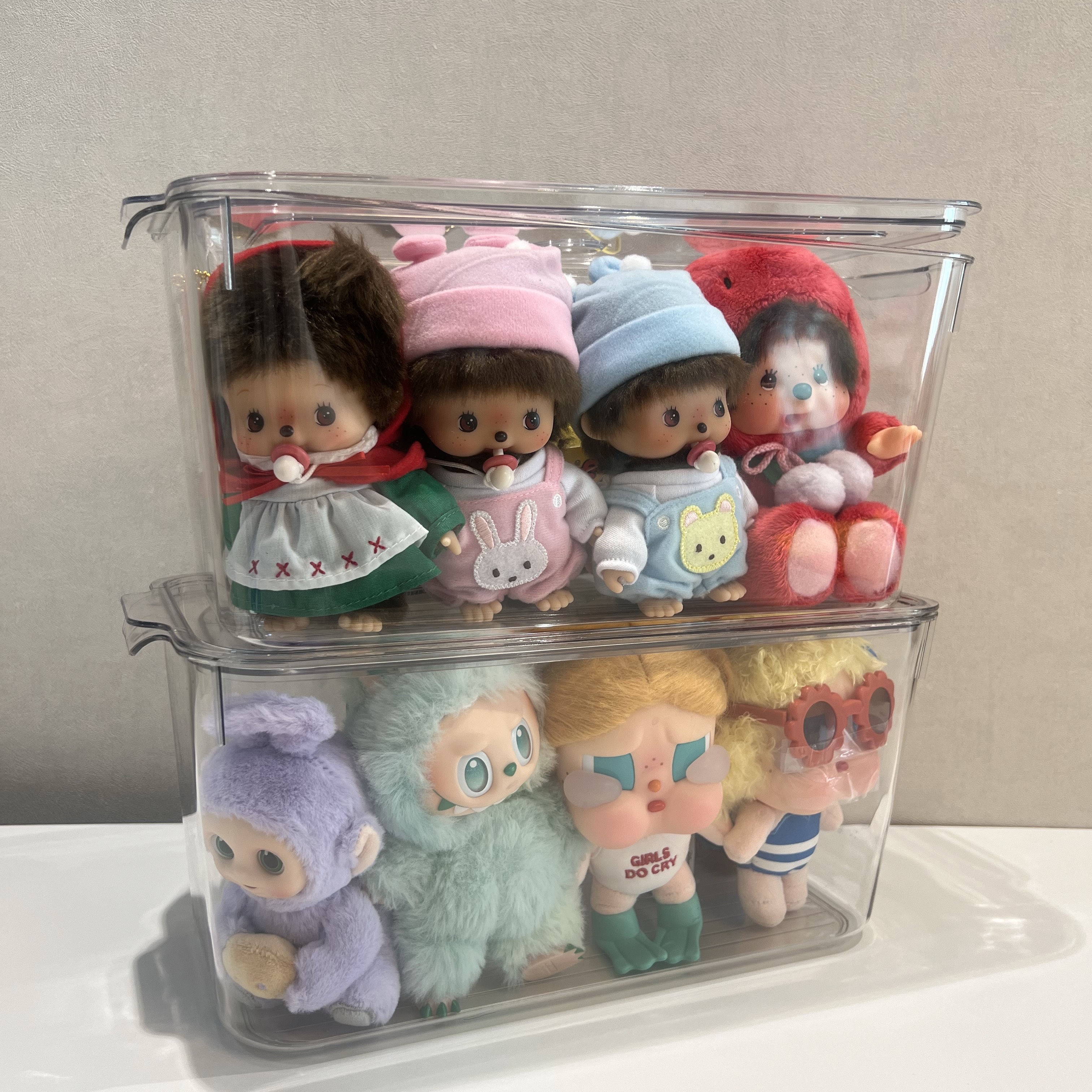 Pop Mart Crybaby Vacation Mode On Series Vinyl Plush Pendant Glug-Glug (Opened Case), Pop Mart Crybaby Vacation Mode On Series Vinyl Plush Pendant Sunbathing (Opened Case) 착용 스타일