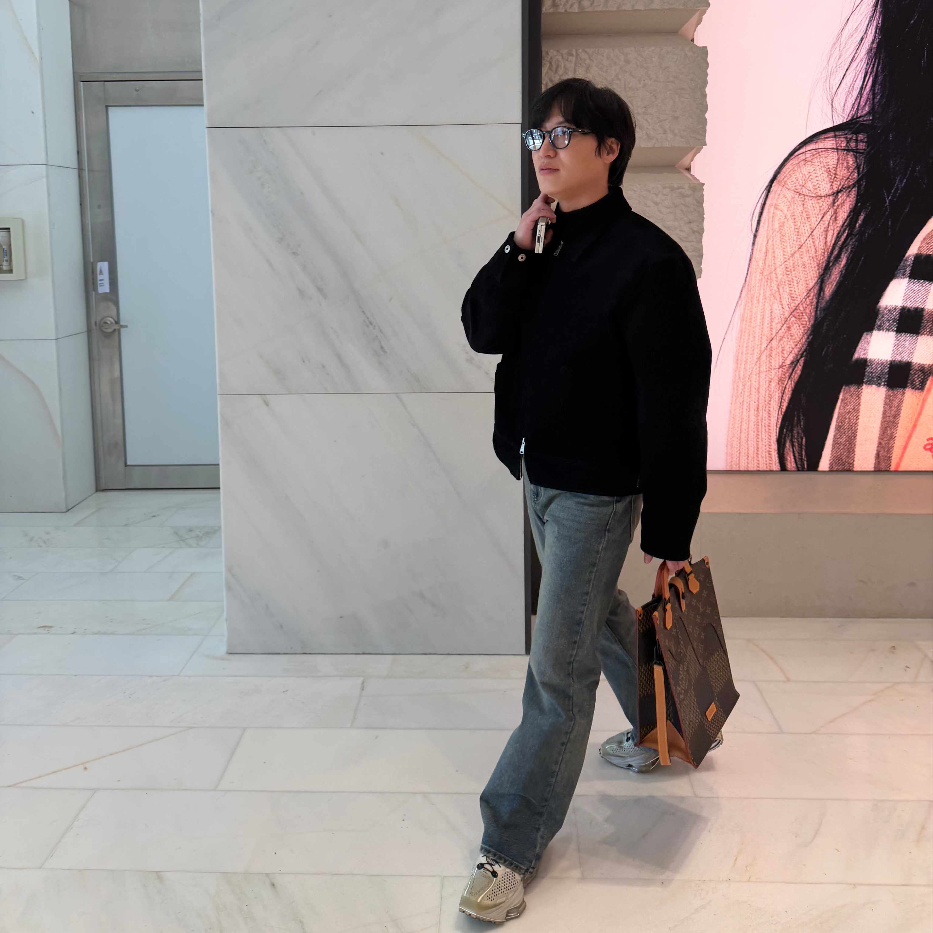 Louis Vuitton Giant Damier Nigo Sac Plat Tote and Shoulder Bag, Nike x Matthew M Williams Zoom 004 Stone 착용 스타일 - 2