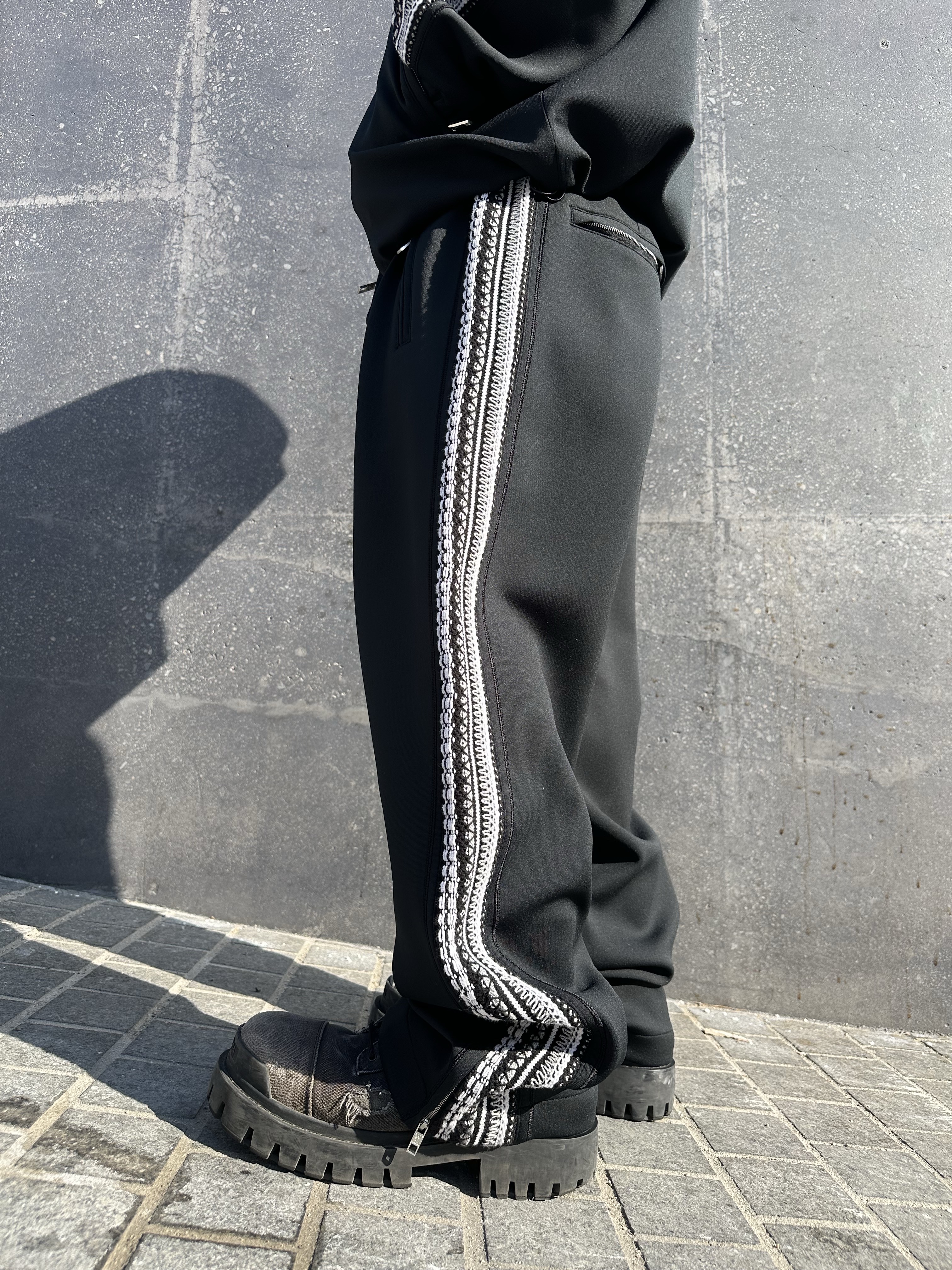 Balenciaga Combat Strike Boots Black, Wooyoungmi Embroidered Ball Cap Black - 25FW 착용 스타일 - 3