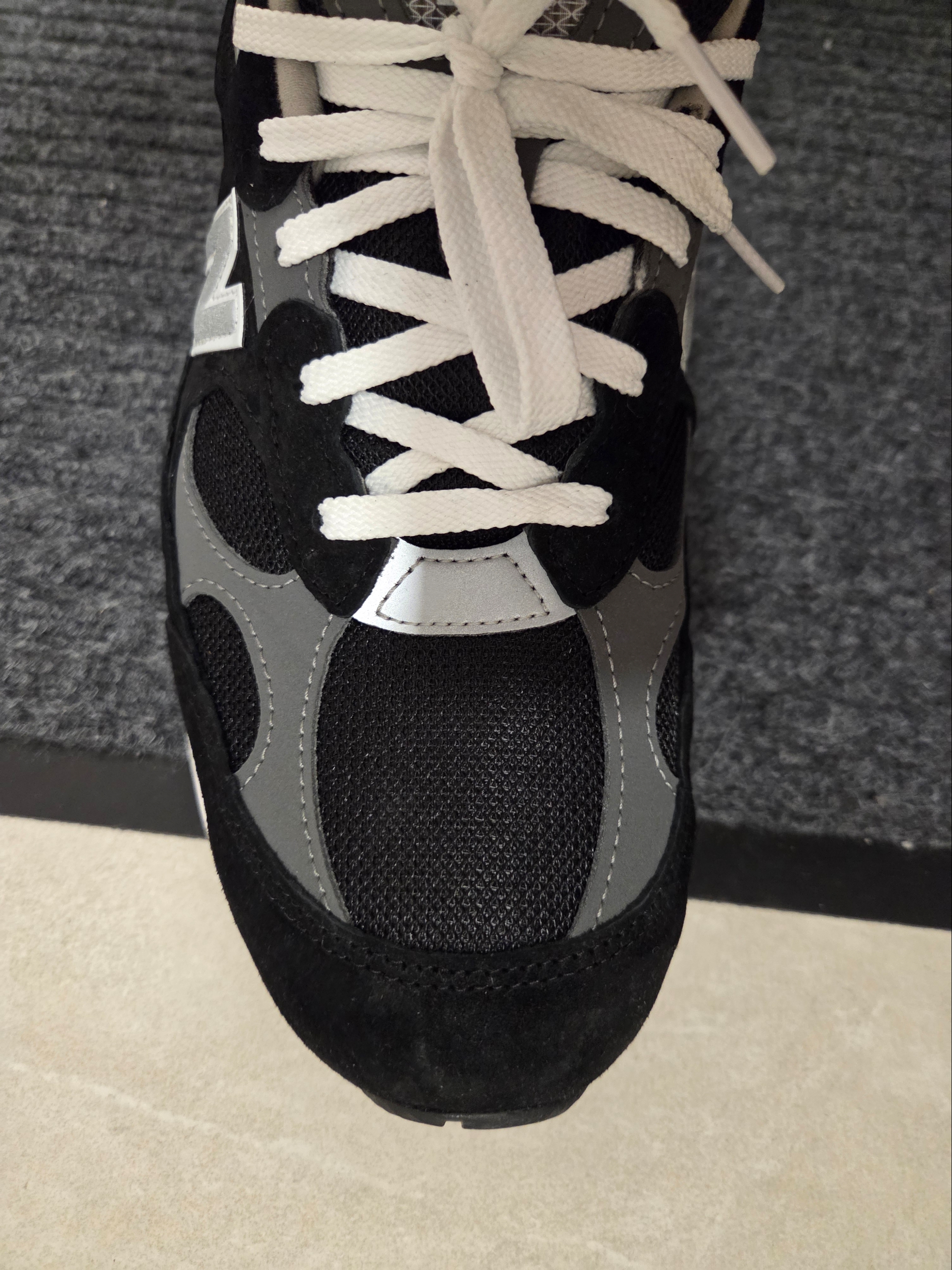 New Balance 992 Made in USA Core Grey Silver Metallic 착용 스타일
