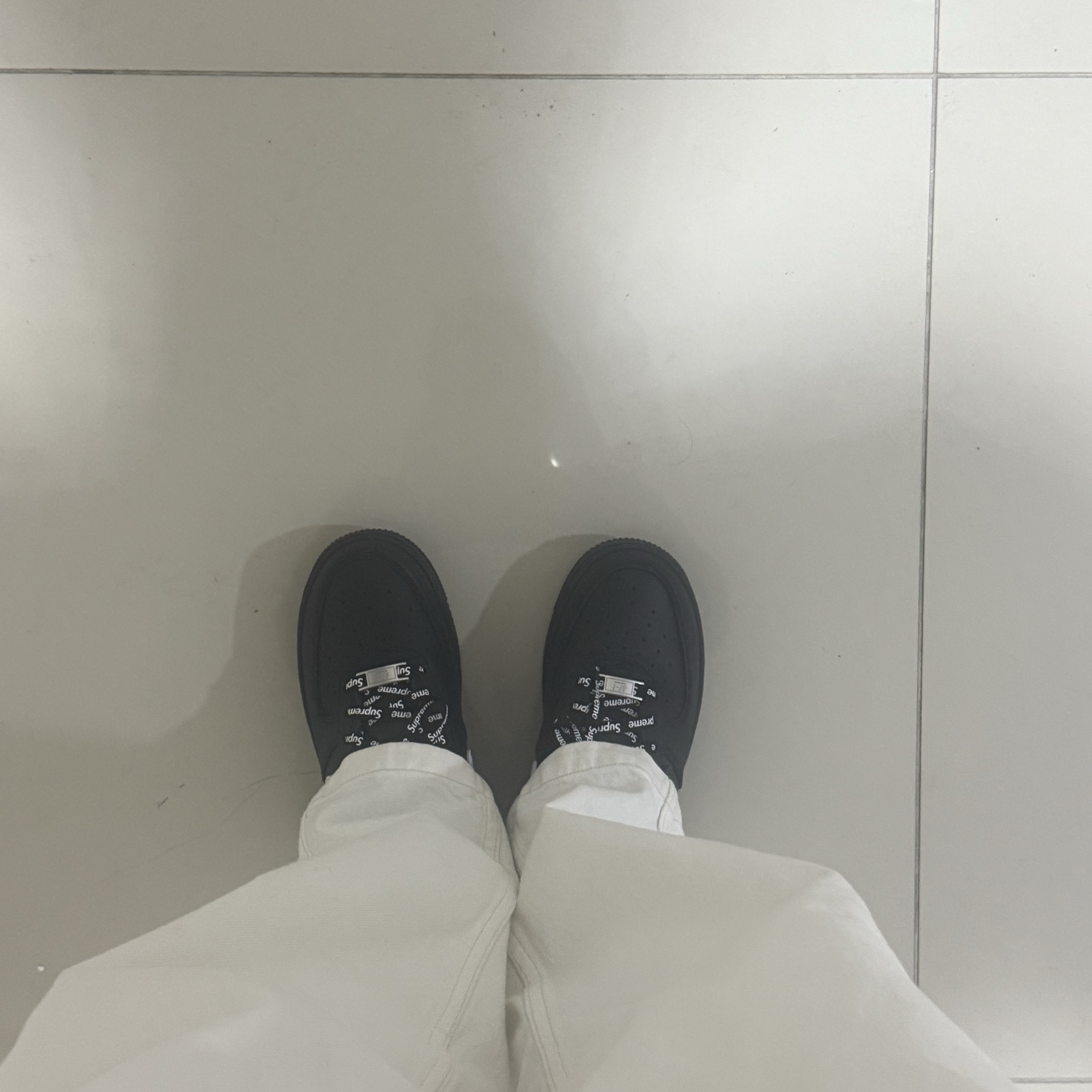 Nike x Supreme Air Force 1 Low Black 착용 스타일
