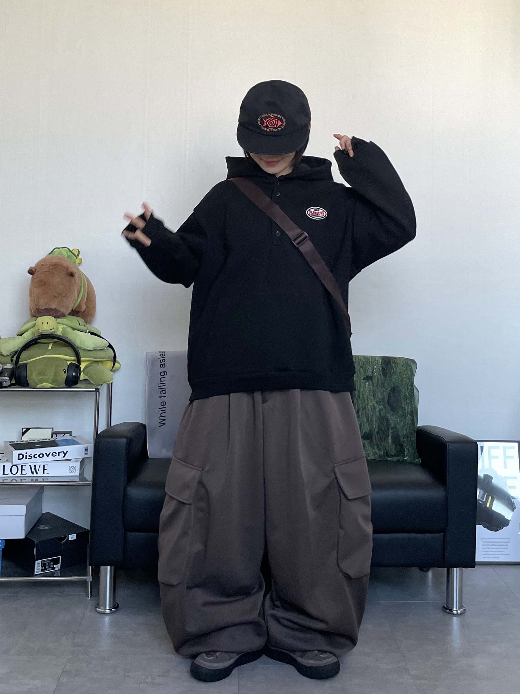Hello Sunrise Fish Oval Logo Relaxed Fit 6P Cap Black 착용 스타일 - 2