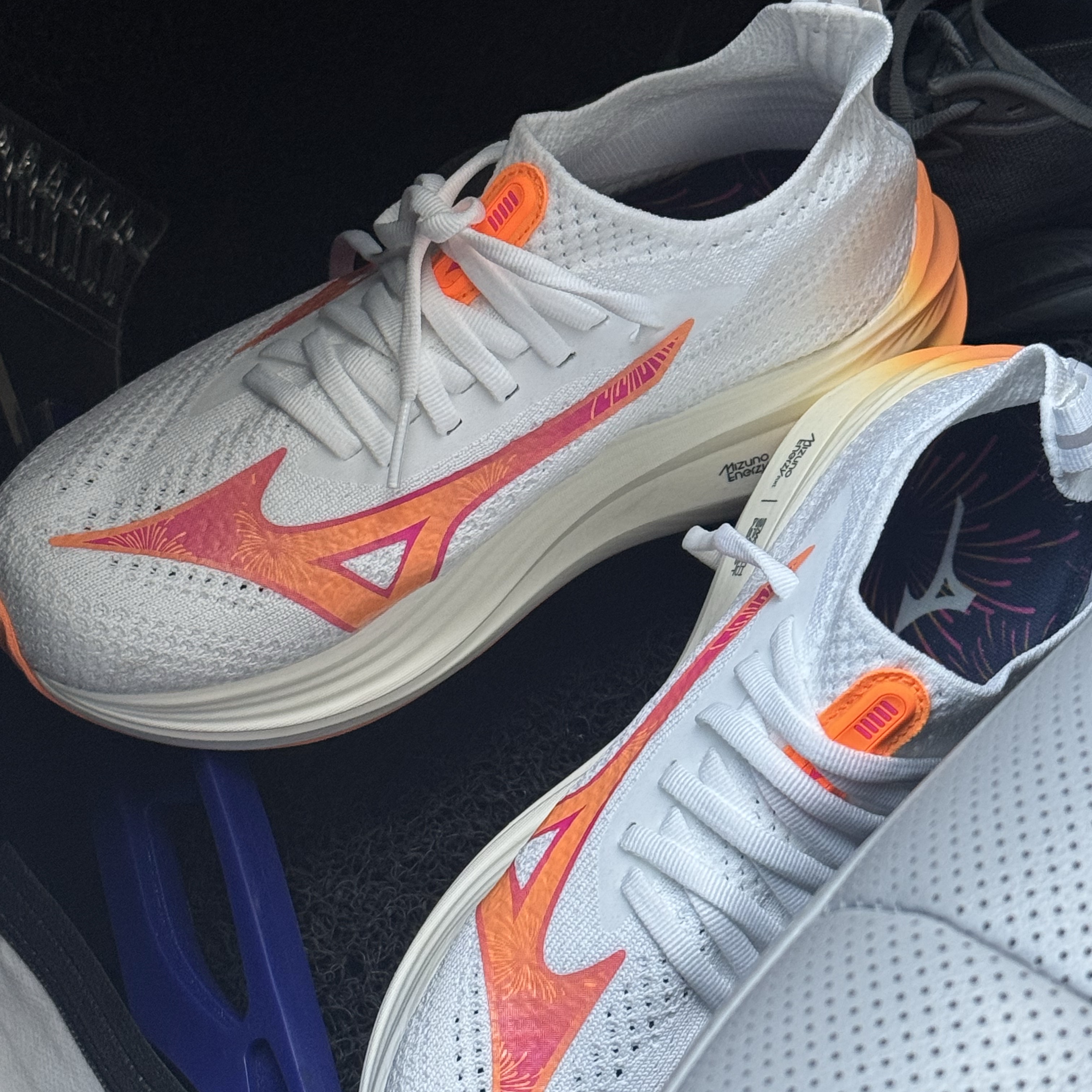 Mizuno Neo Zen White Tang Orange 착용 스타일