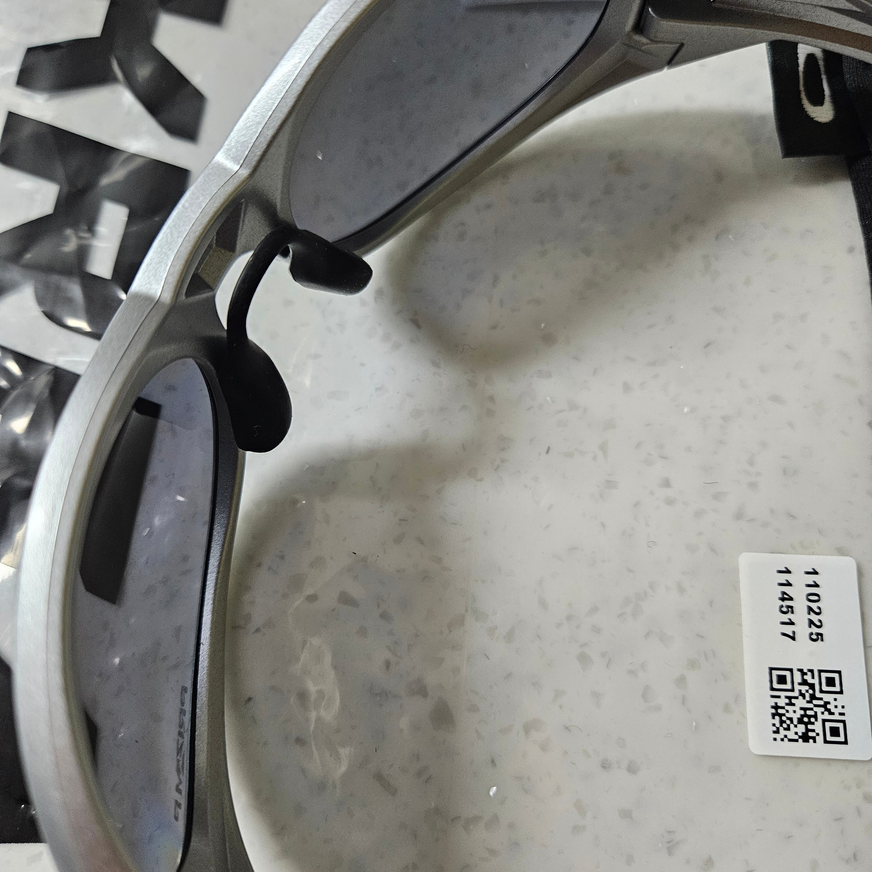 Oakley Eye Jacket Redux Silver Frame Prizm Black Polarized Lenses High Bridge Fit 착용 스타일 - 3