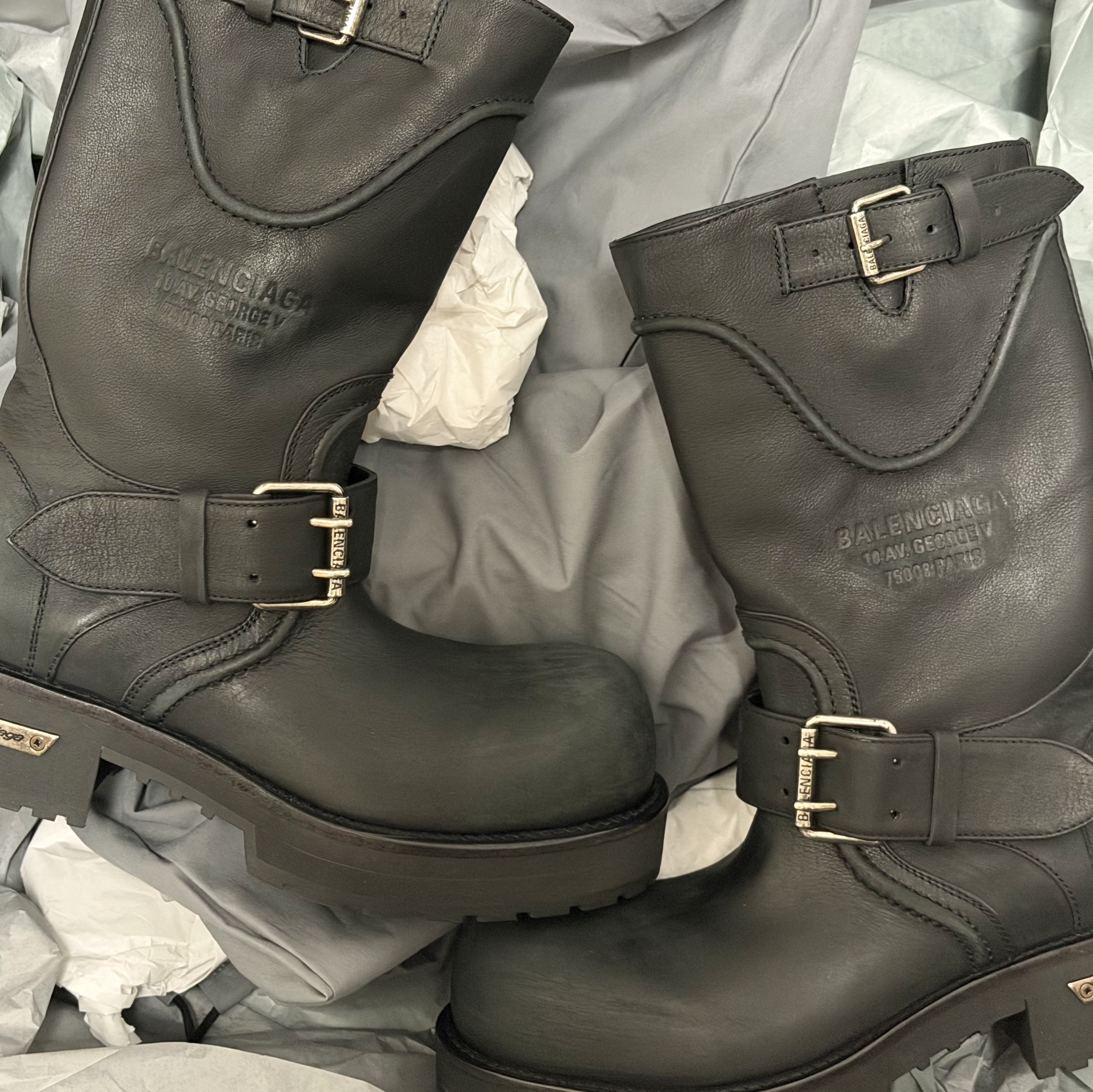 Balenciaga Venom Boot Black 착용 스타일 - 1
