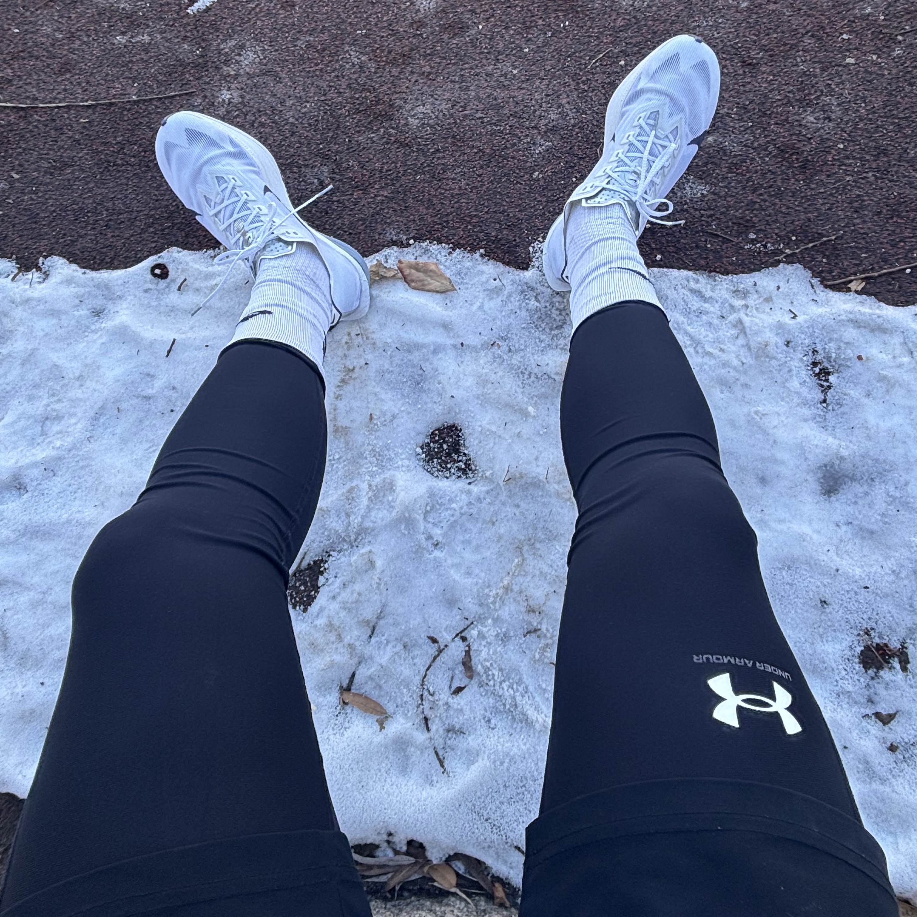 Under Armour HeatGear Leggings Black White, Nike ZoomX Vaporfly Next% 4 White Gridiron 착용 스타일