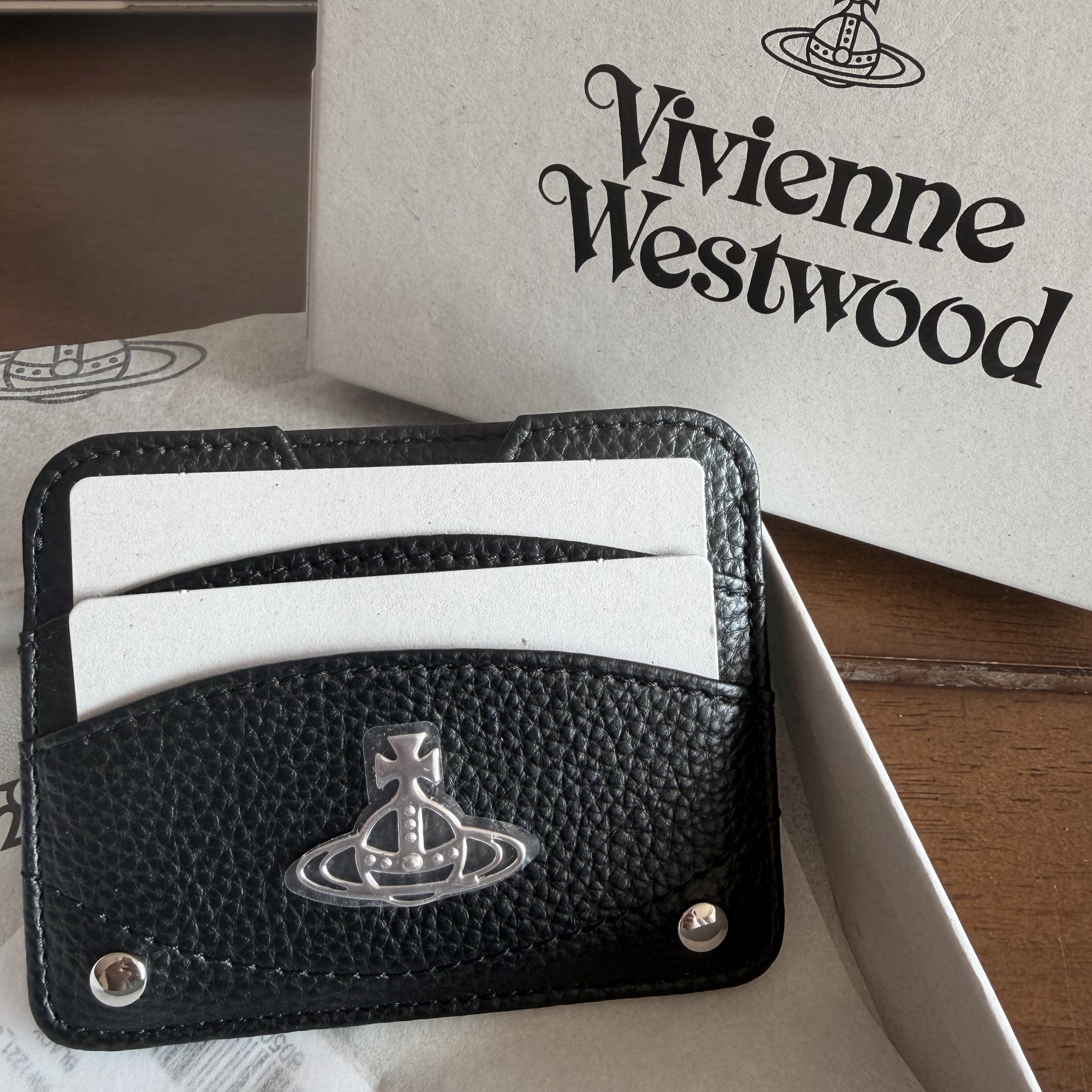 Vivienne Westwood Half Moon Card Holder Black 착용 스타일