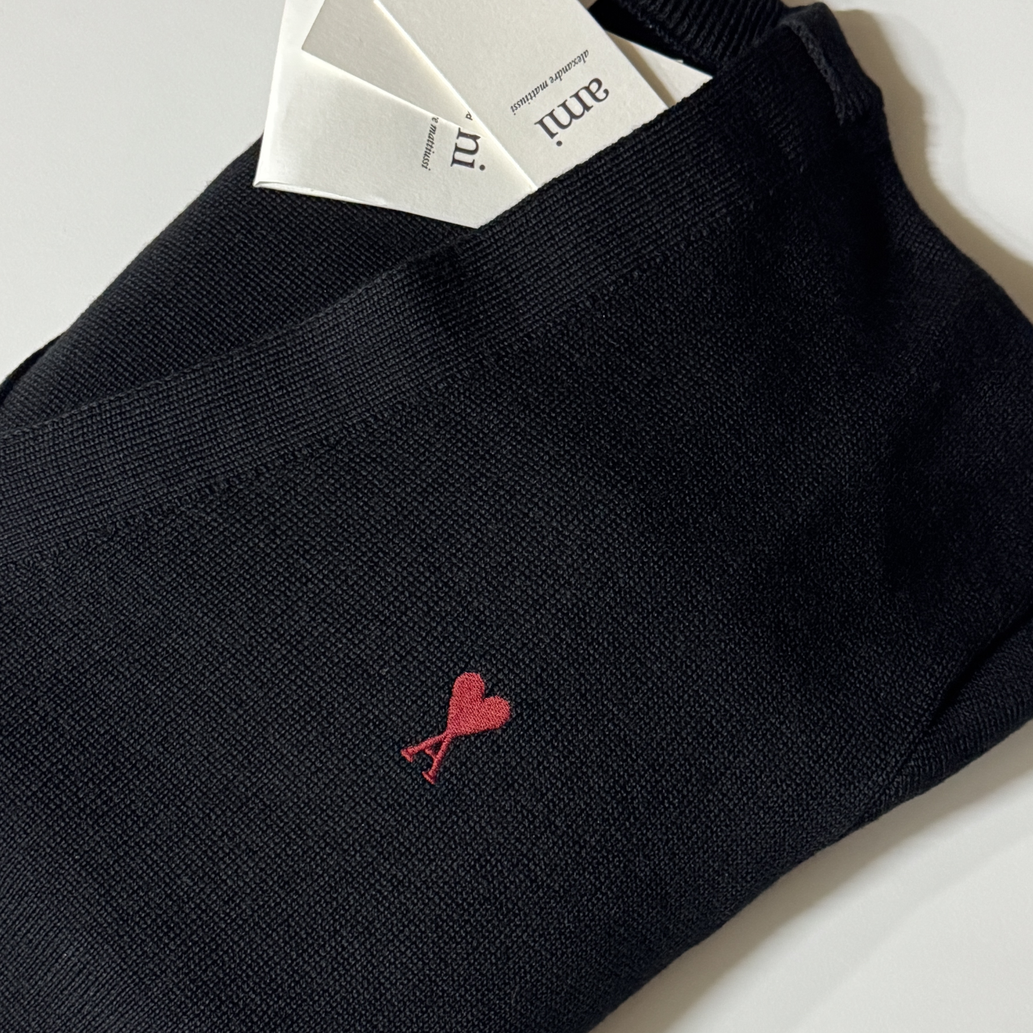 AMI de Coeur Wool Cardigan Black 착용 스타일