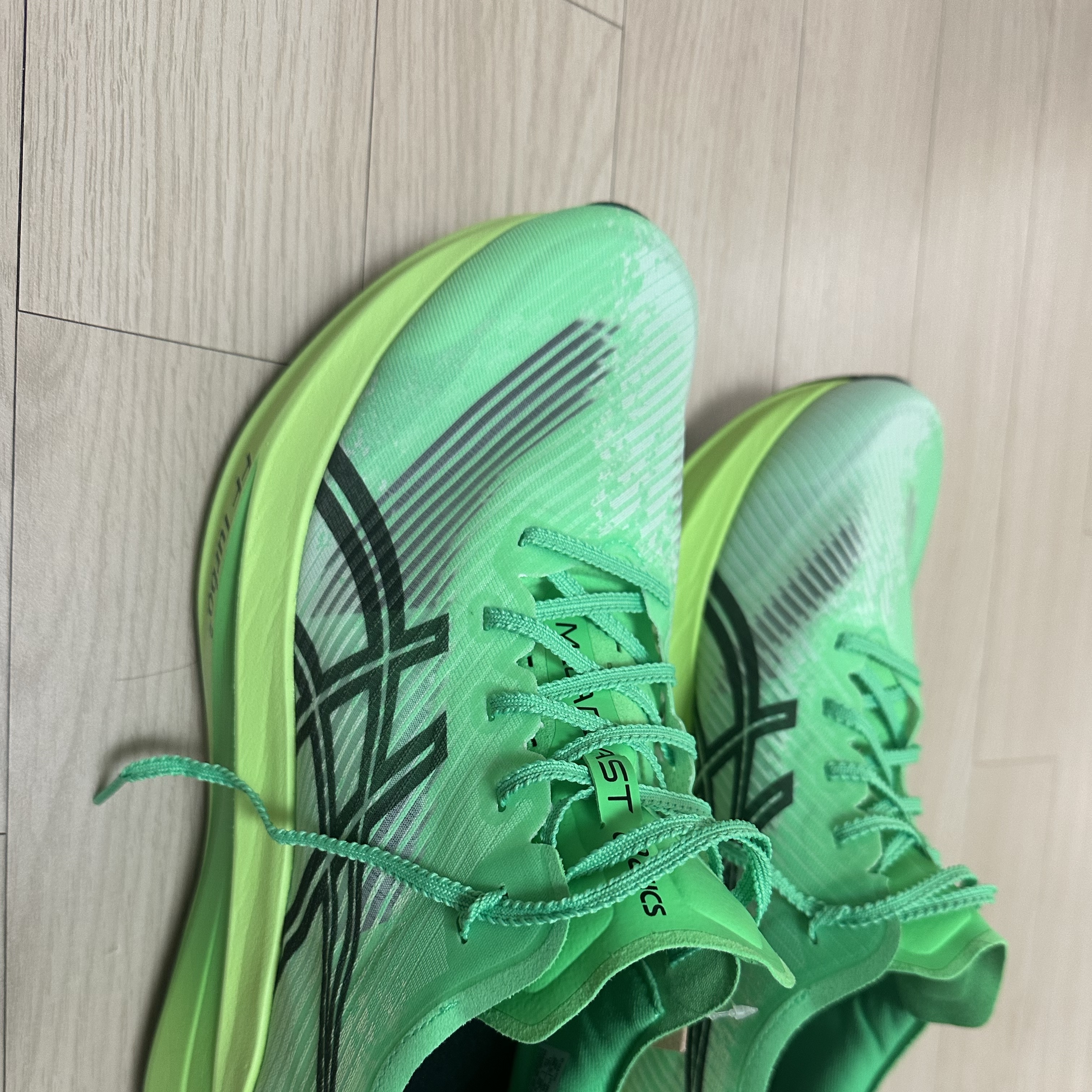 Asics Megablast Vital Green Black 착용 스타일 - 4