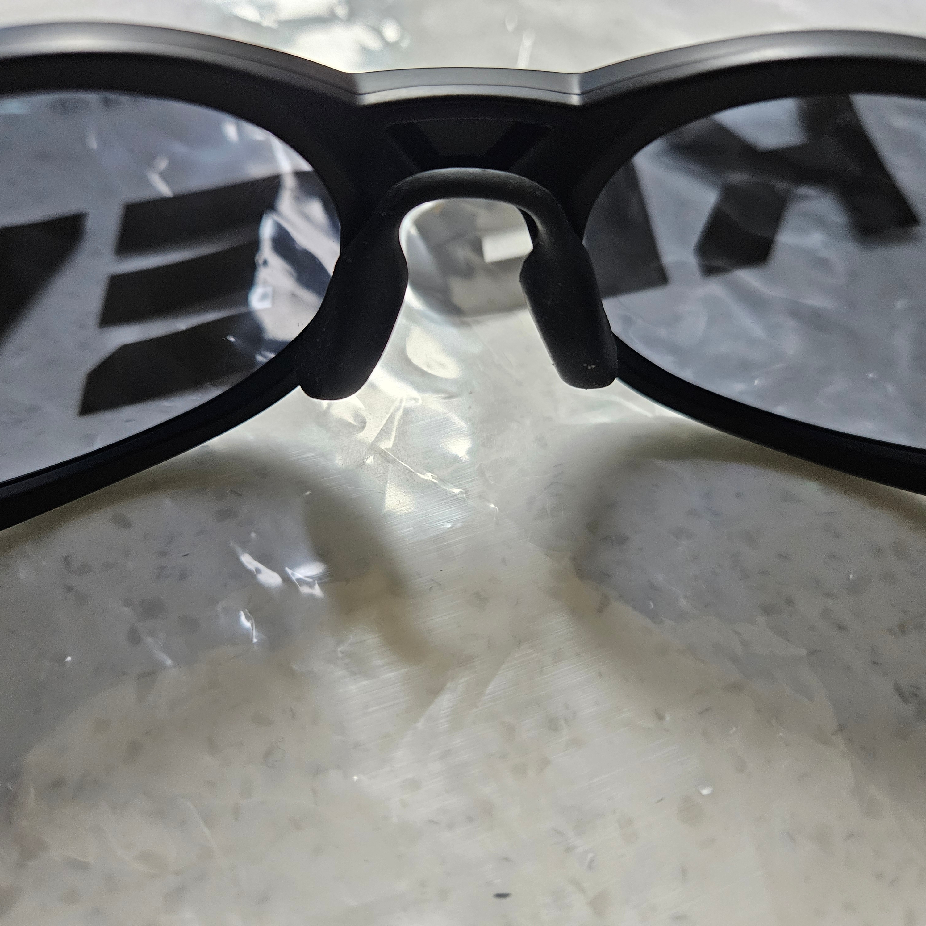 Oakley Eye Jacket Redux Matte Black Frame Prizm Grey Lenses High Bridge Fit 착용 스타일 - 3