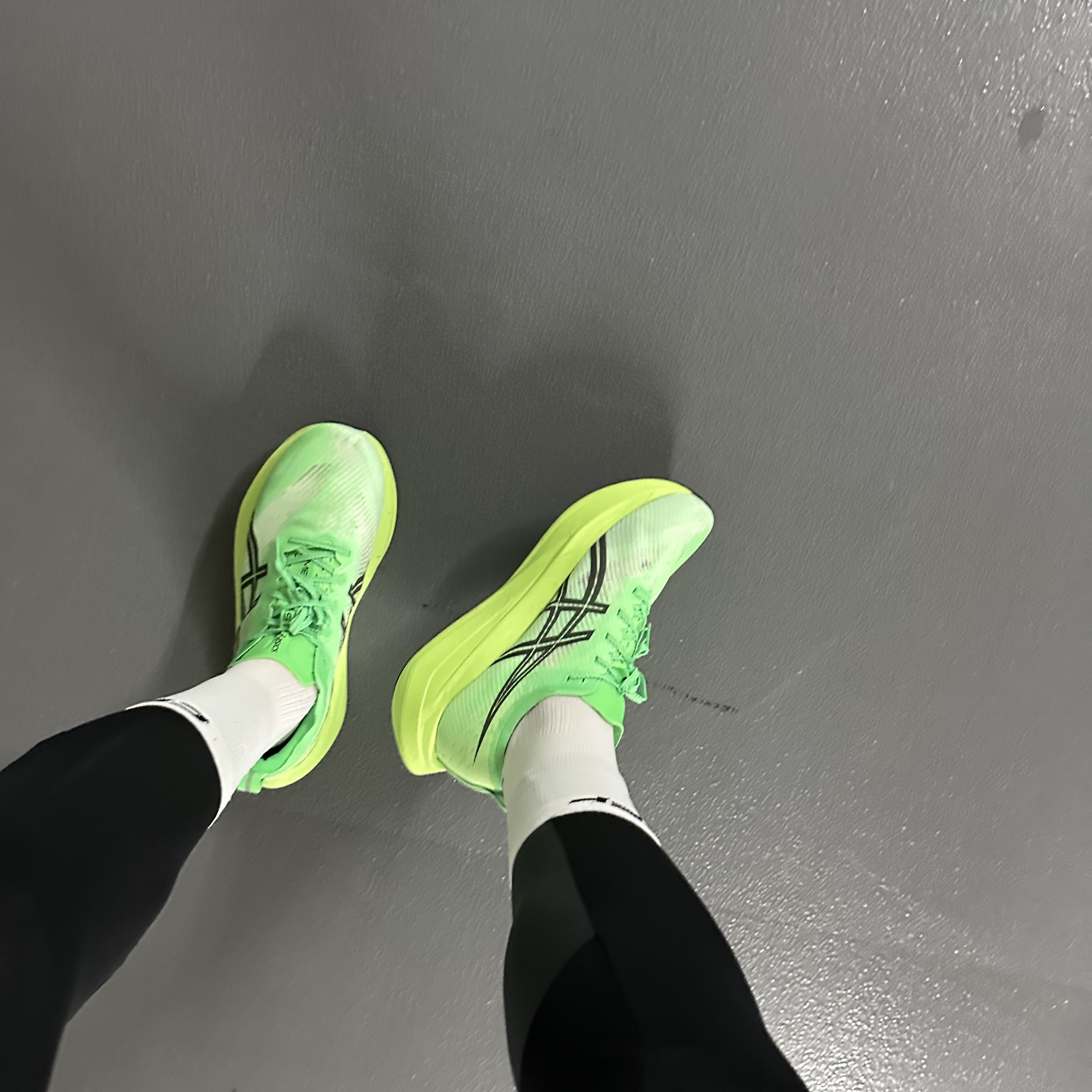 Asics Megablast Vital Green Black 착용 스타일 - 2