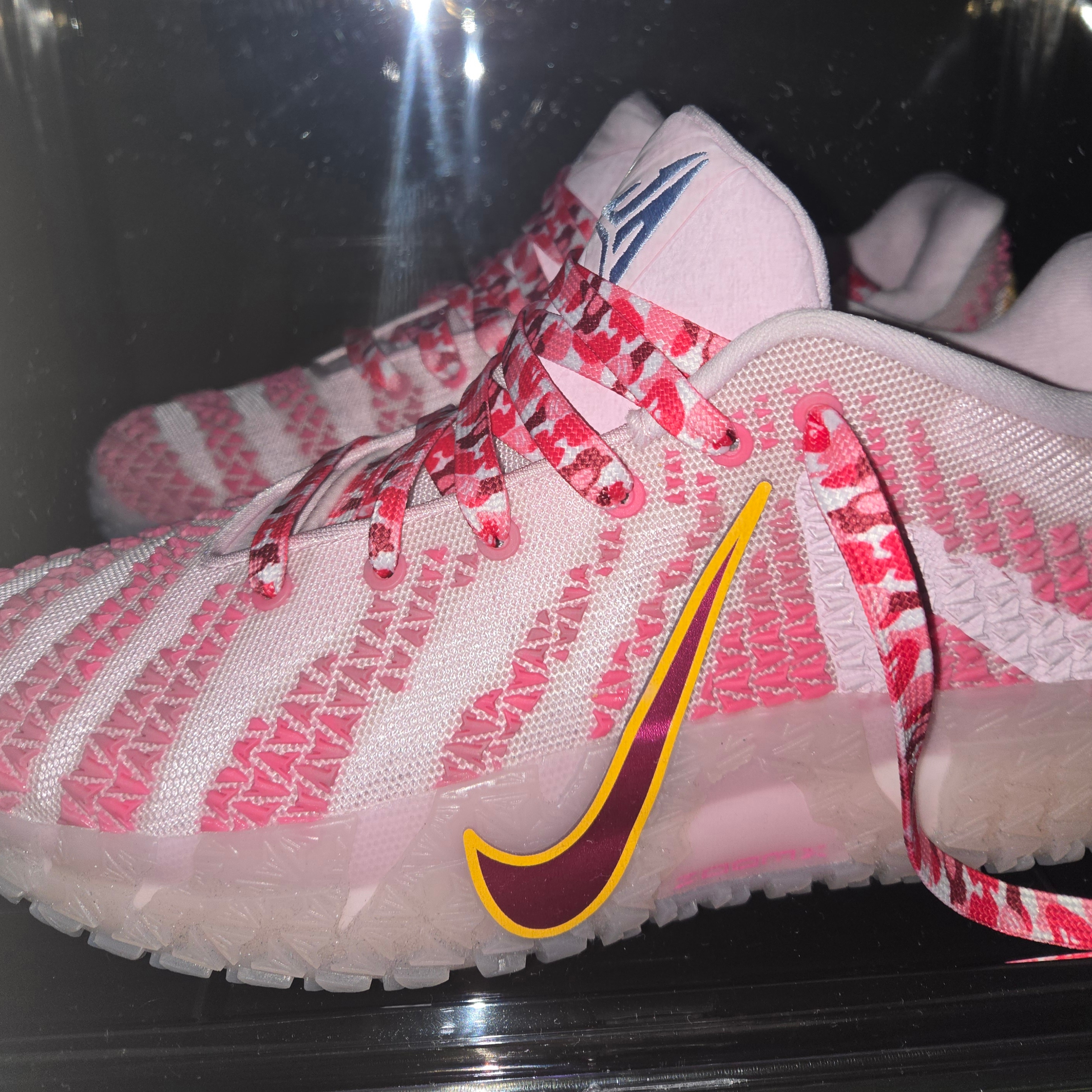 Nike Ja 3 EP Pink Foam Silt Red 착용 스타일 - 1
