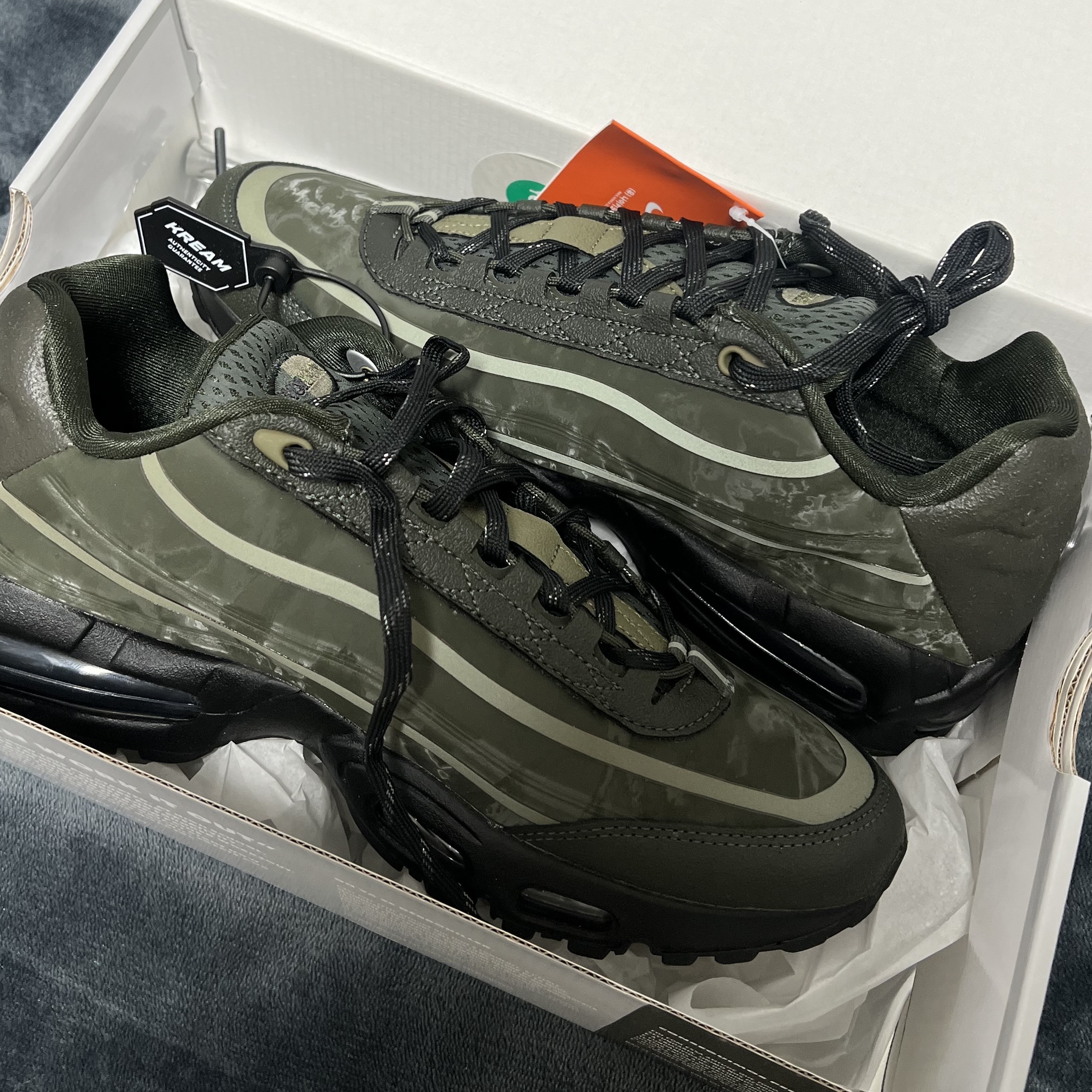 Nike x Worksout Air Max 95 Medium Olive and Sequoia 착용 스타일