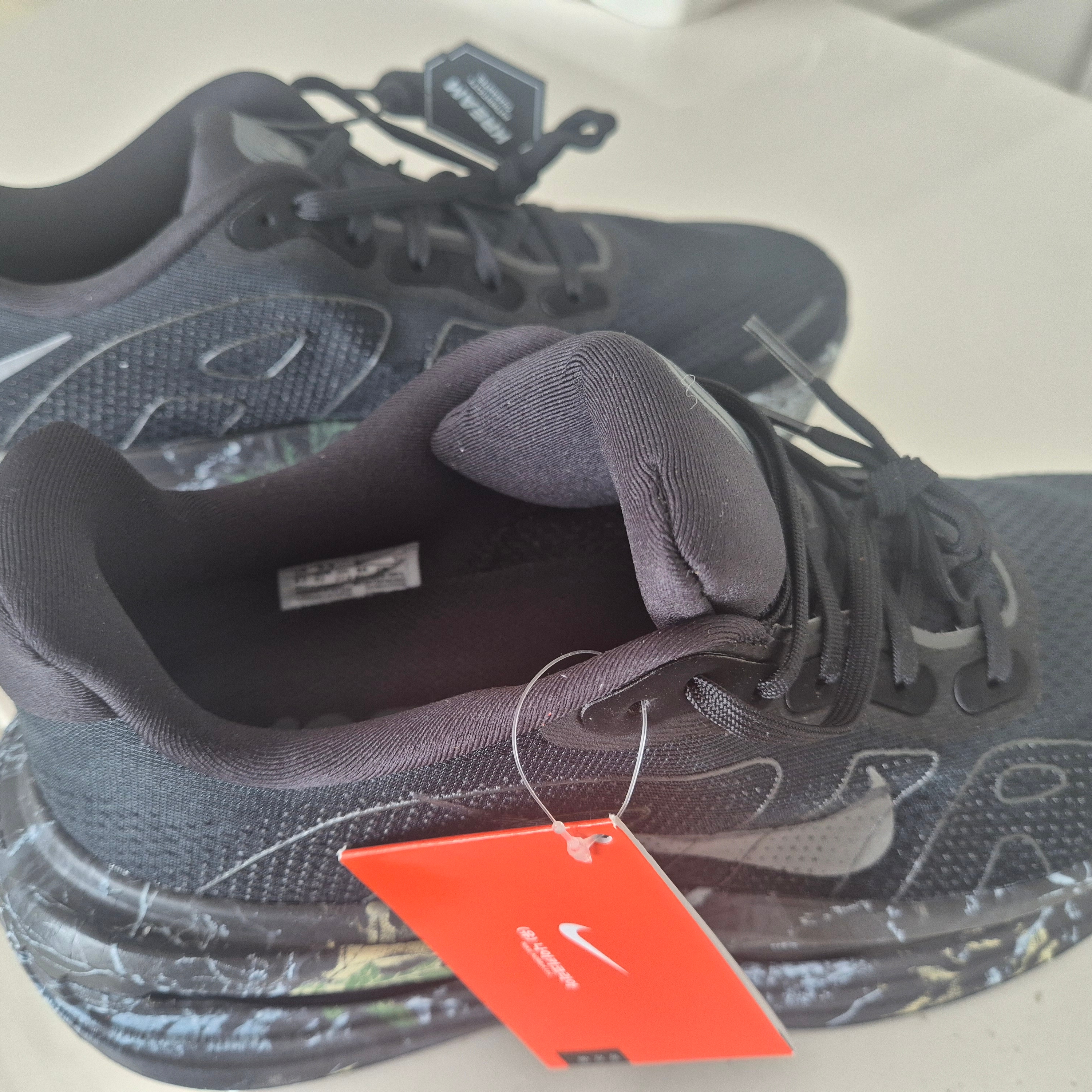 Nike Vomero Premium Black Dark Smoke Grey 착용 스타일
