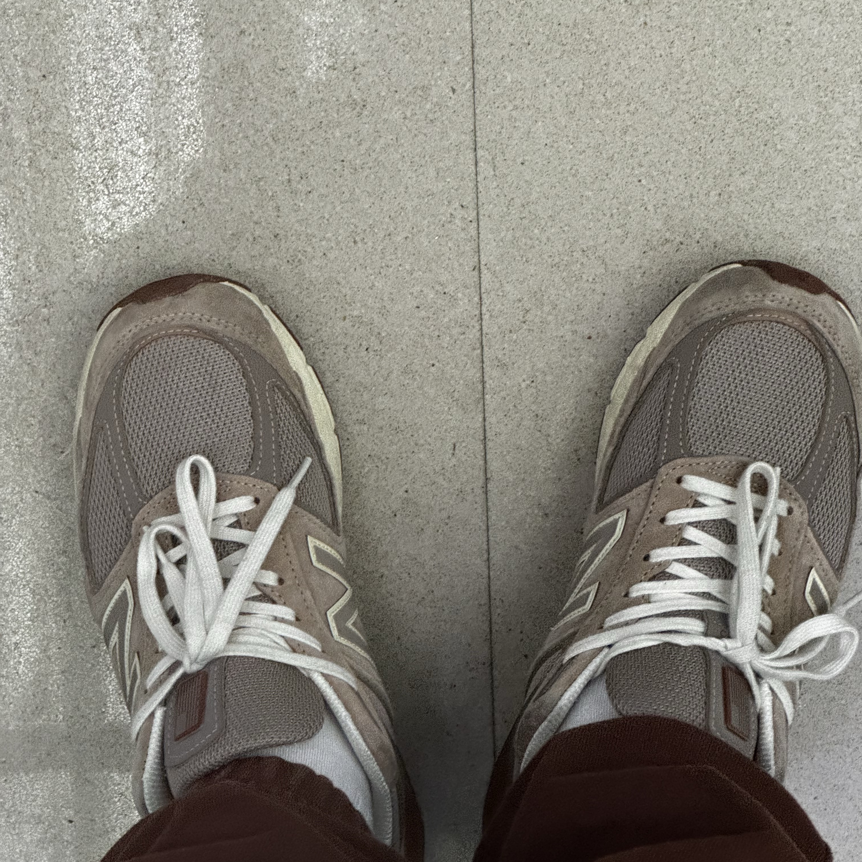 New Balance x Slow Steady Club 990v5 Made in USA Brown 착용 스타일