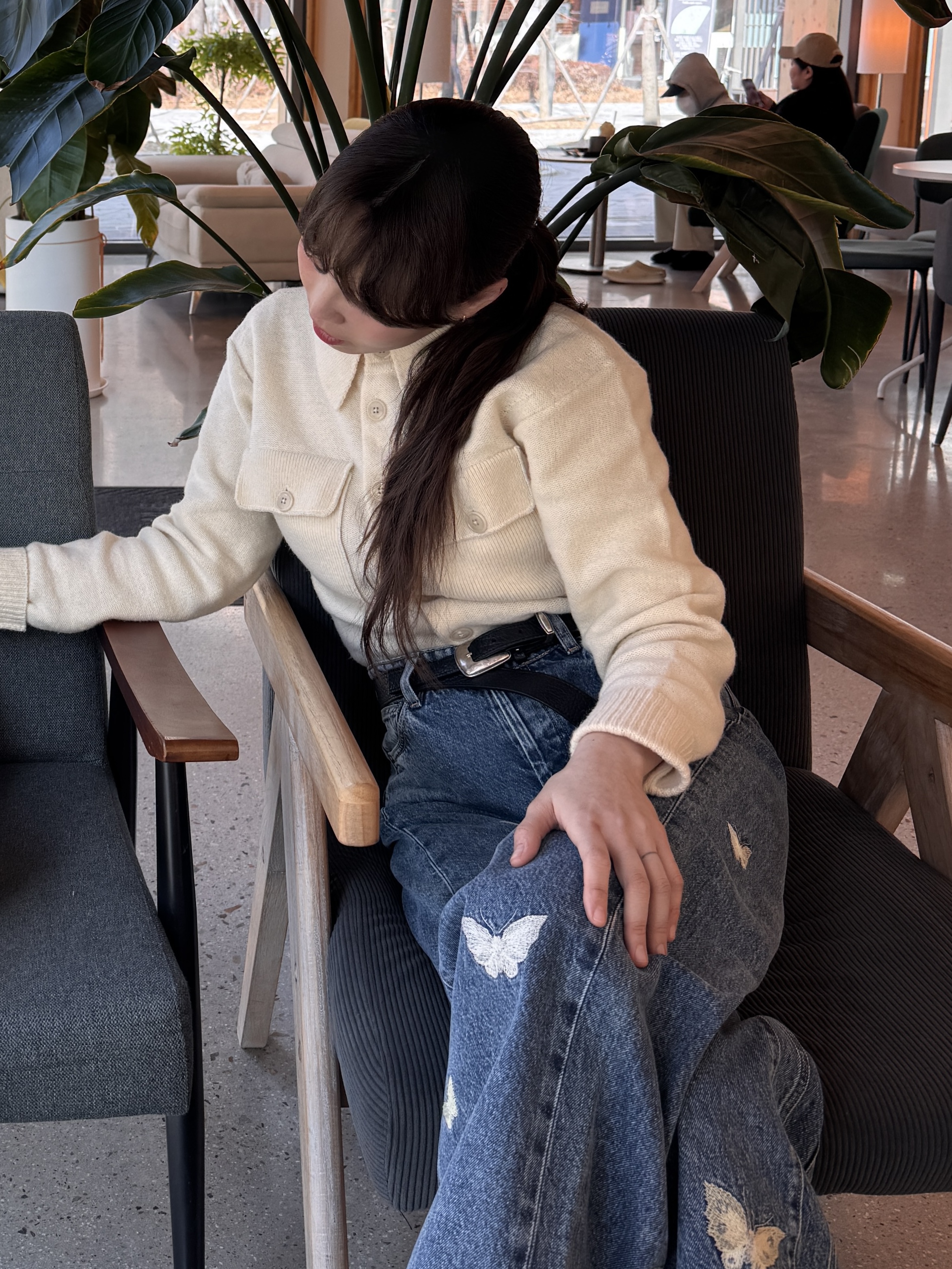 (W) Lemaire Soft Shetland Peat Cardigan Light Cream, (W) Our Legacy Treble Cut Indigo Butterfly 착용 스타일 - 1
