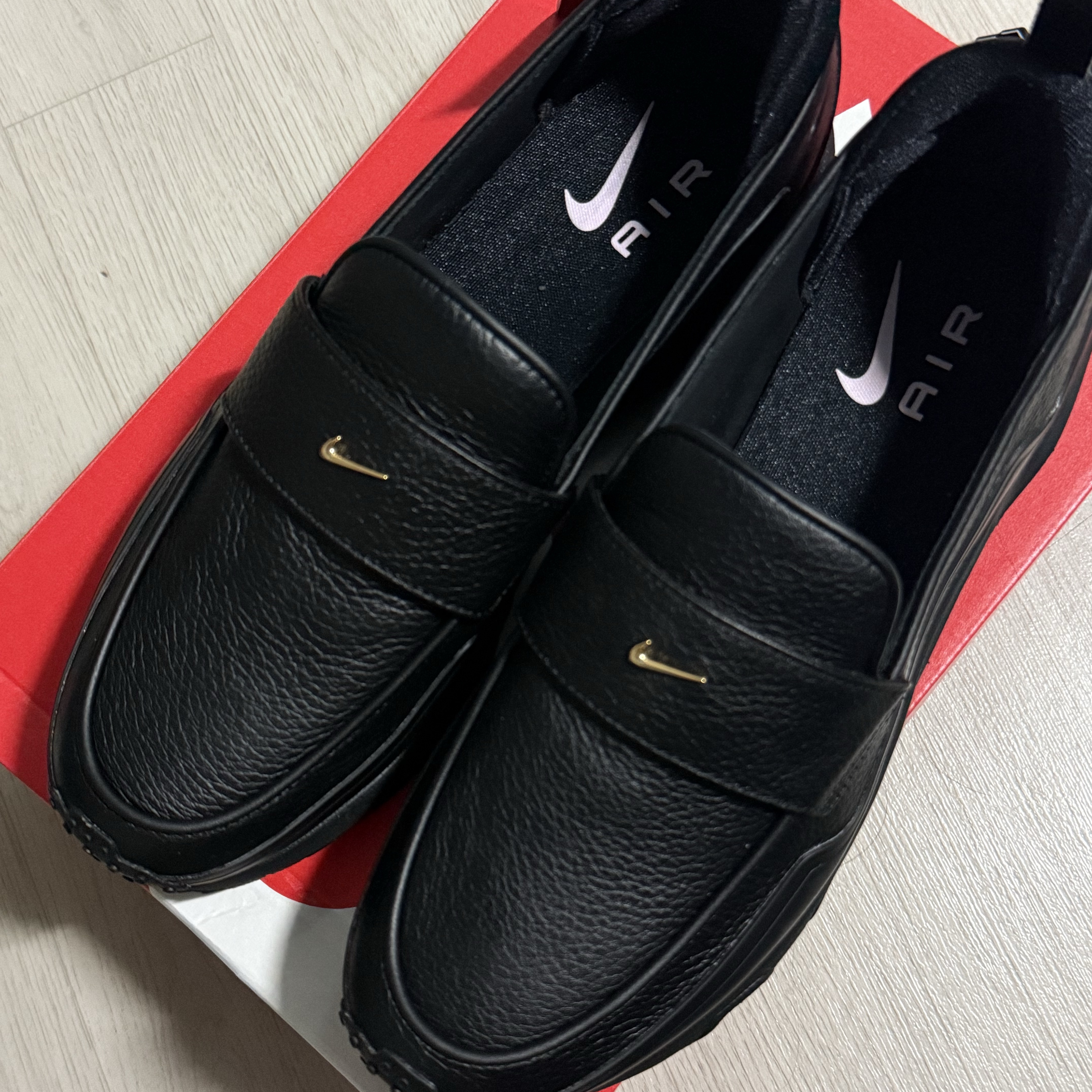 (W) Nike Air Max Phenomena Black Smoke Grey 착용 스타일 - 2