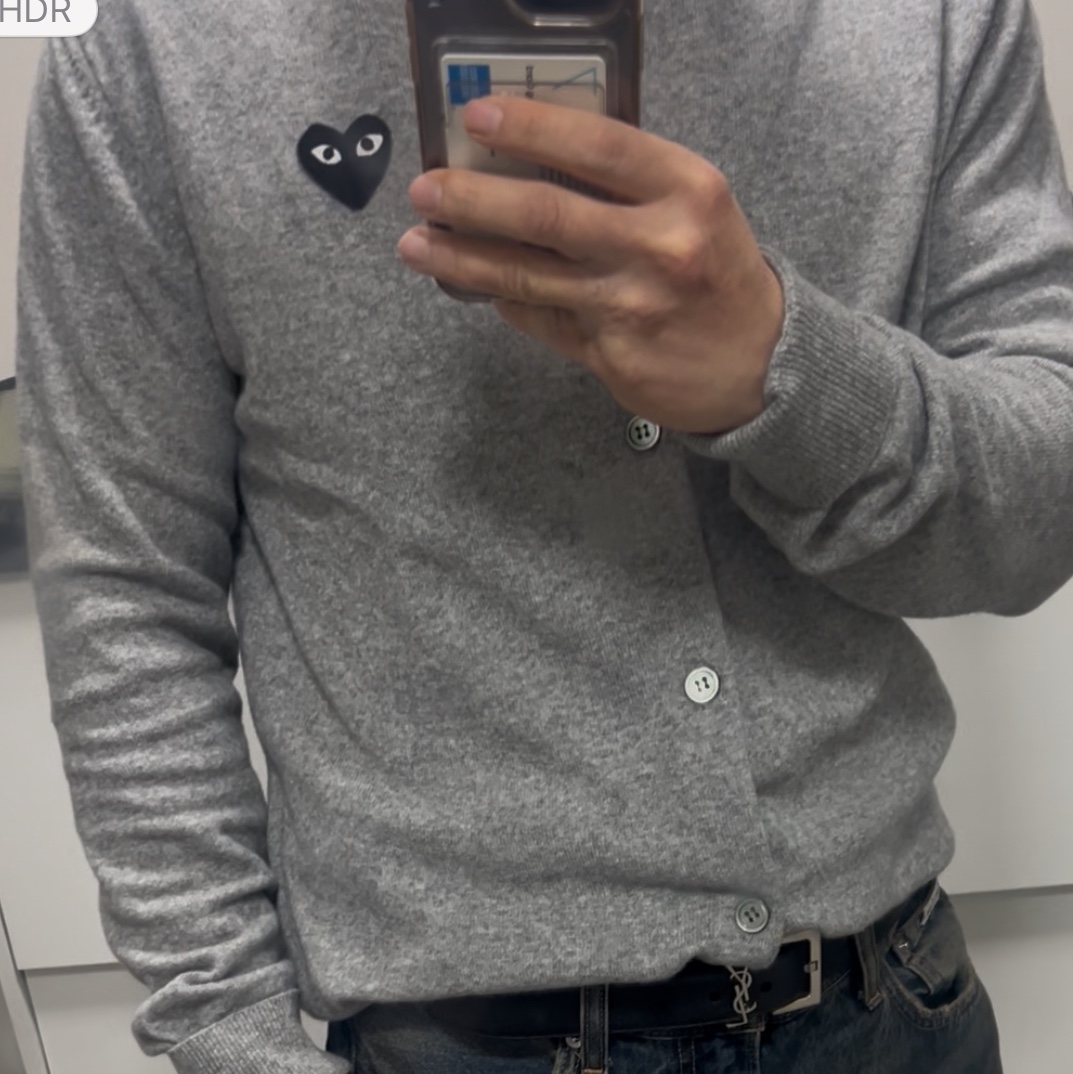 Play Comme des Garcons Black Heart Knit Cardigan Grey 착용 스타일