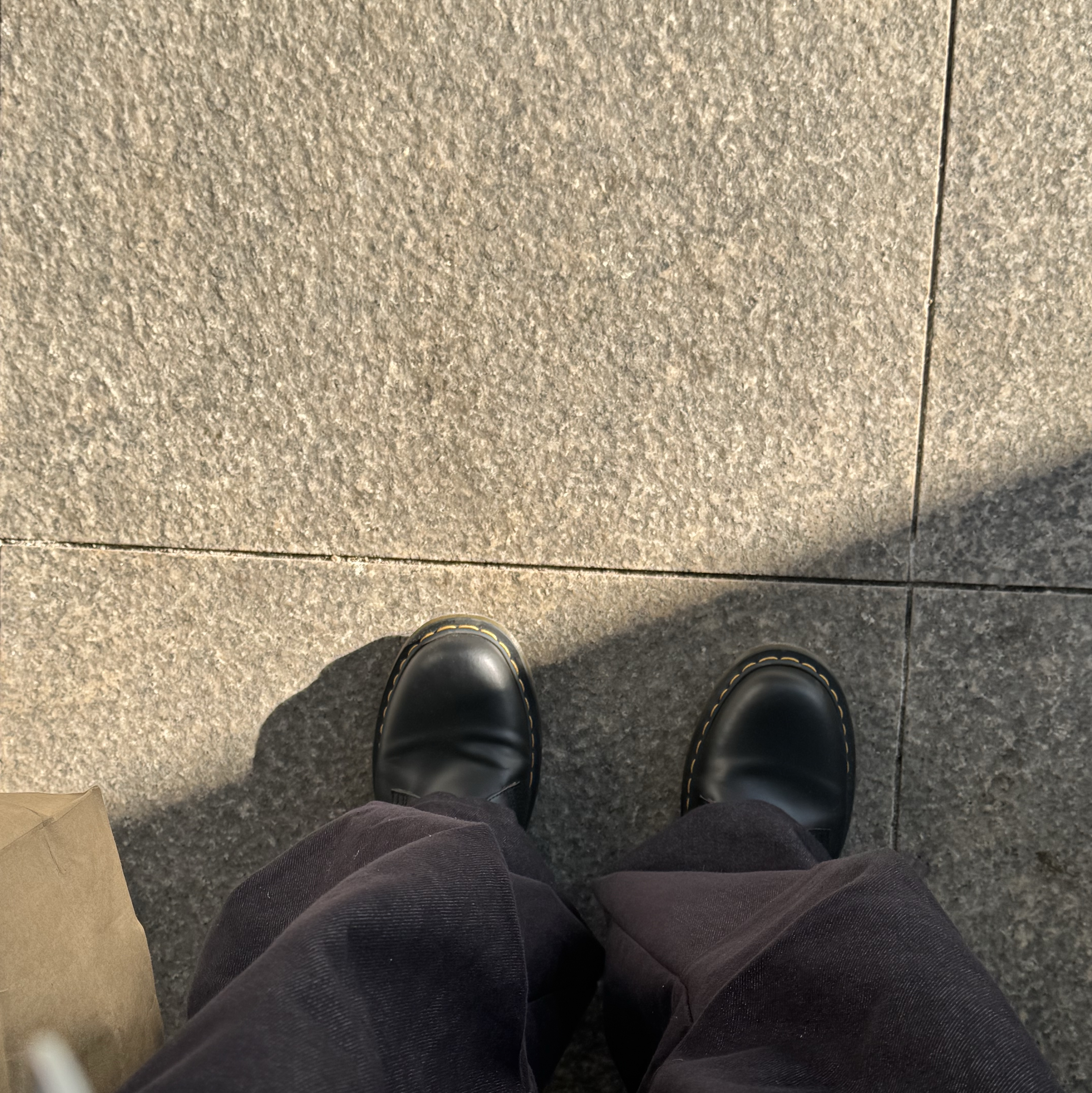 Dr. Martens 1461 Smooth Black, Hatchingroom Snow Jeans Washed Indigo 착용 스타일