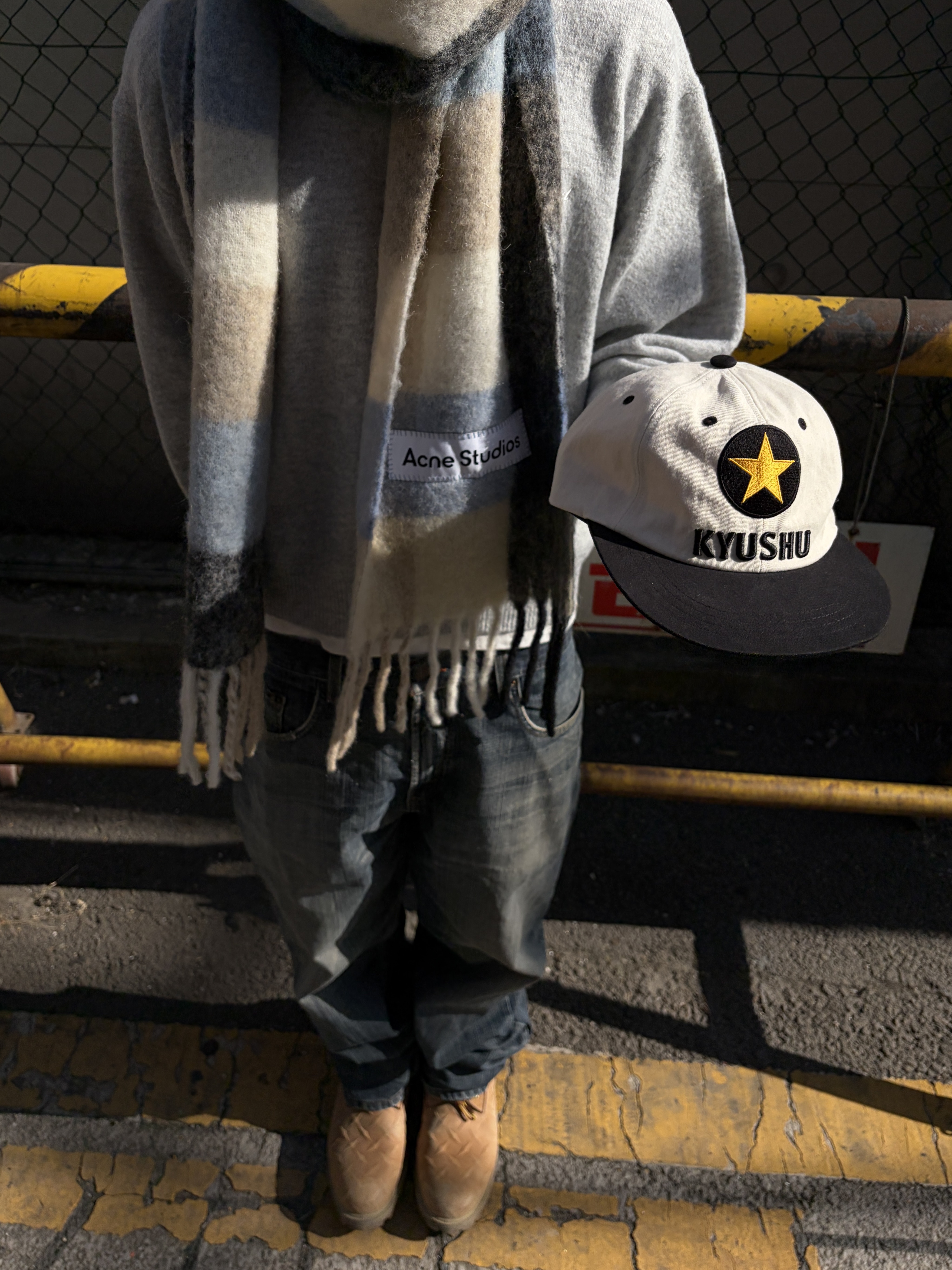 Aoiro KYUSHU Star ビール Cap, Acne Studios Mohair Check Muffler Blue Beige Black 착용 스타일 - 2