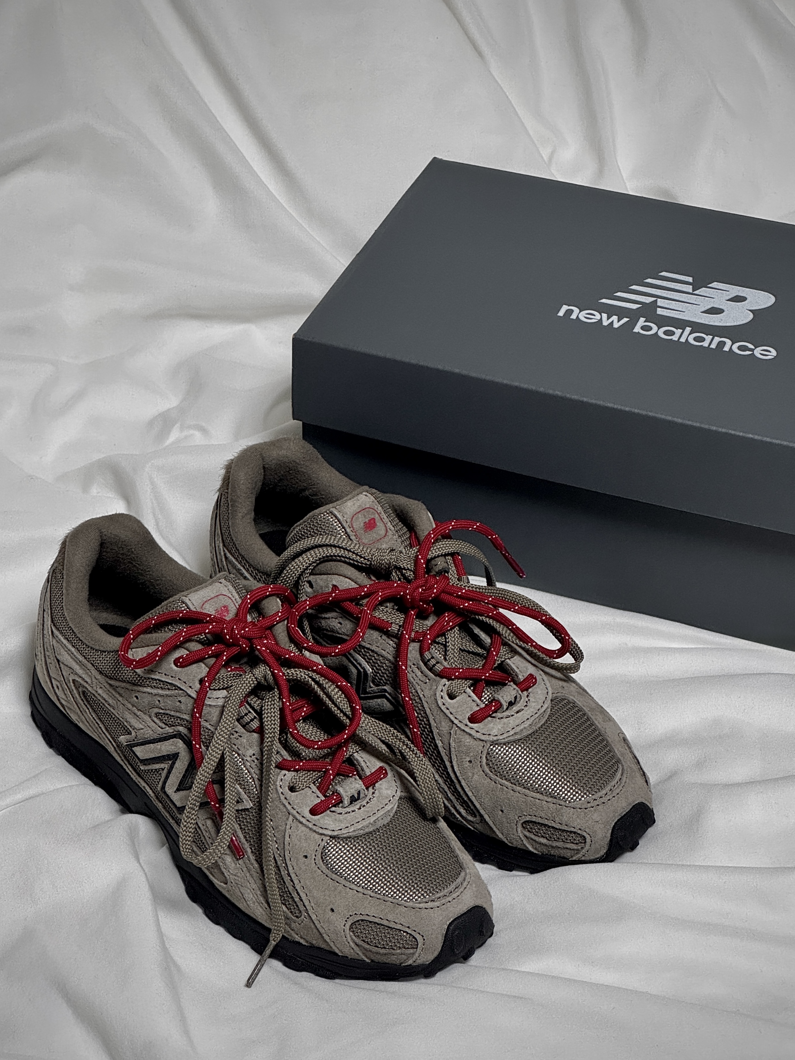 New Balance 204L Year of the Horse Thunder Brown Black 착용 스타일 - 2