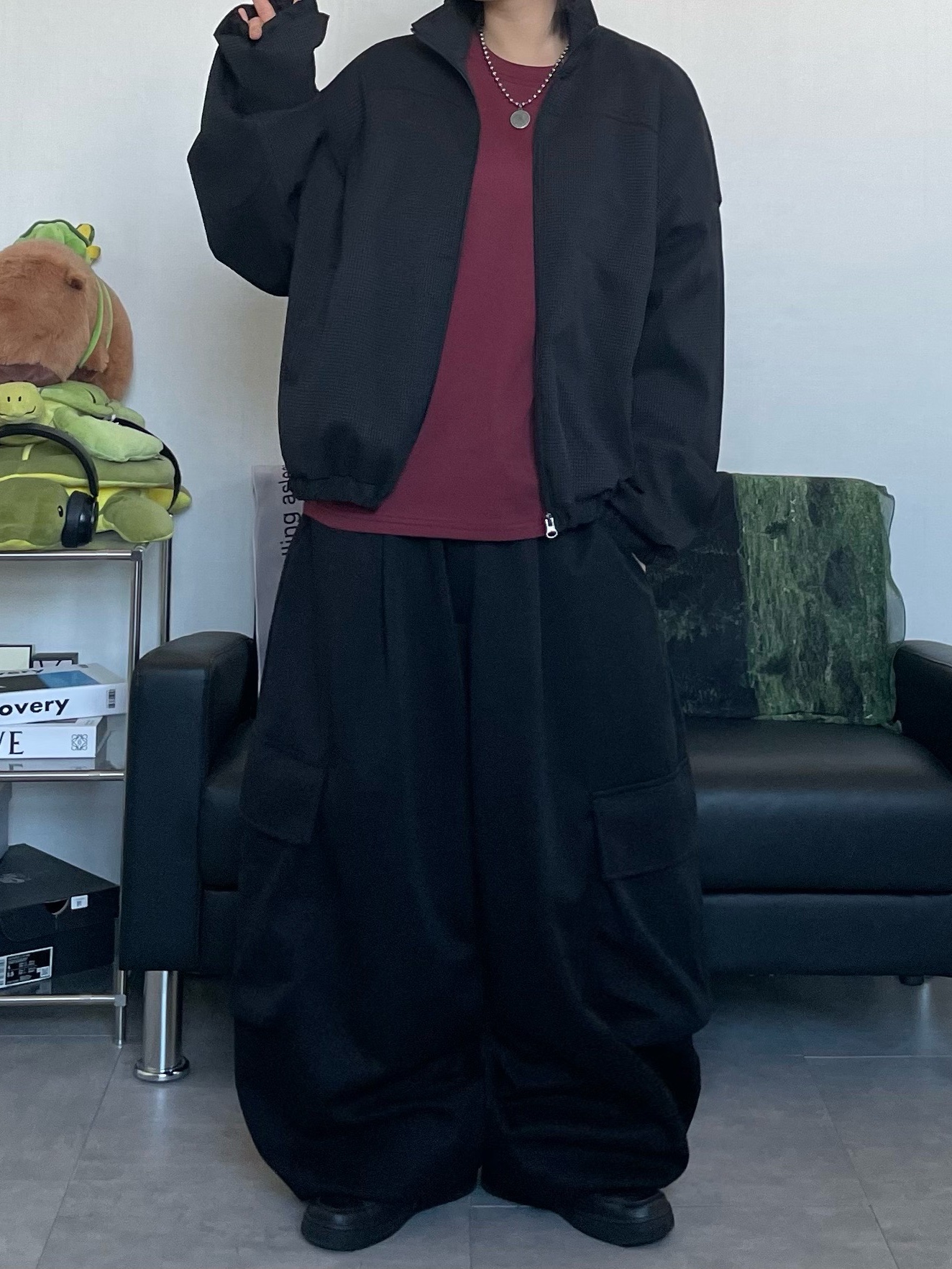 Hello Sunrise Fish Oval Logo Relaxed Fit 6P Cap Black, (W) Nike Air Force 1 '07 Low Triple Black 착용 스타일 - 3