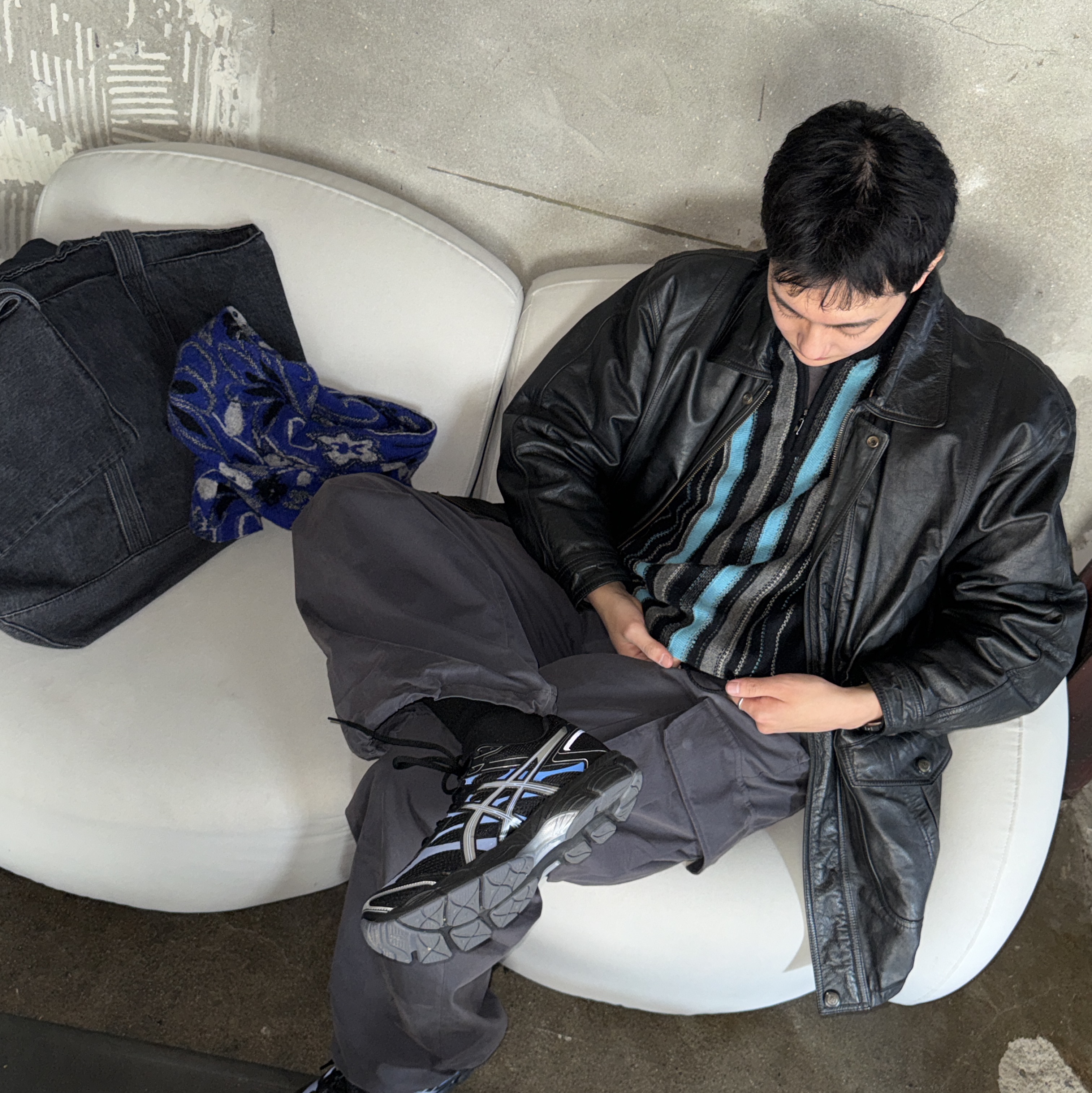 Asics Gel-Cumulus 16 Black Pure Silver 착용 스타일 - 2