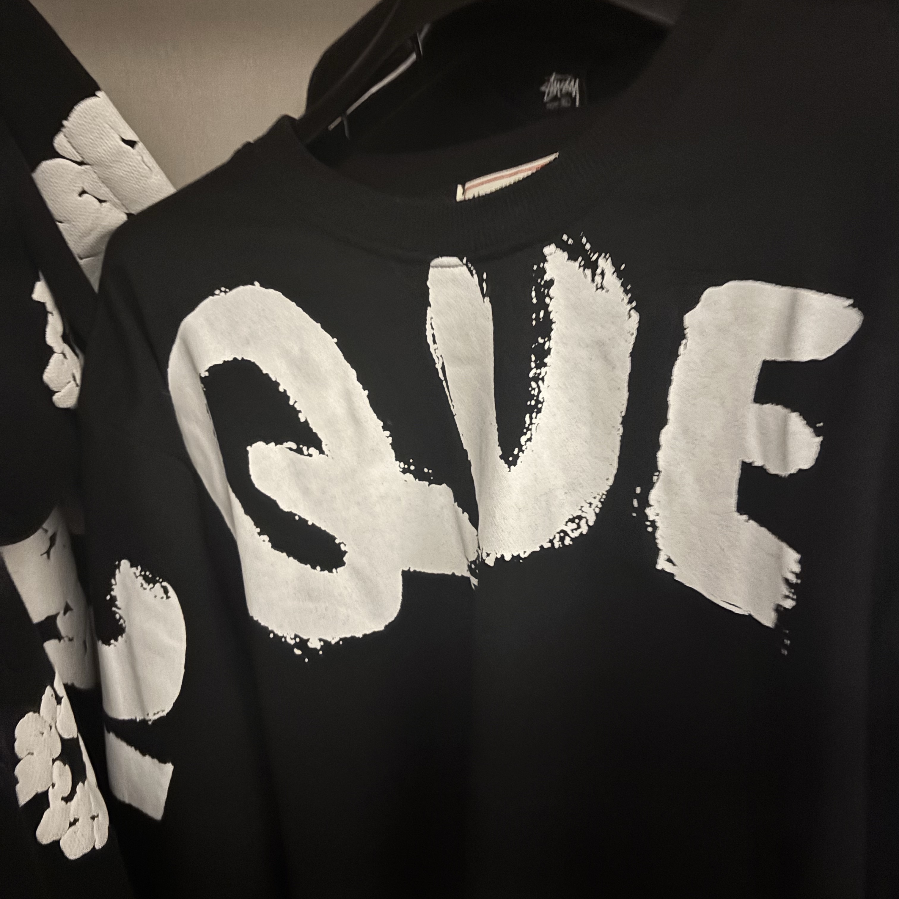 Alexander McQueen Graffiti Kimono Sleeve T-Shirt White Black 착용 스타일 - 1