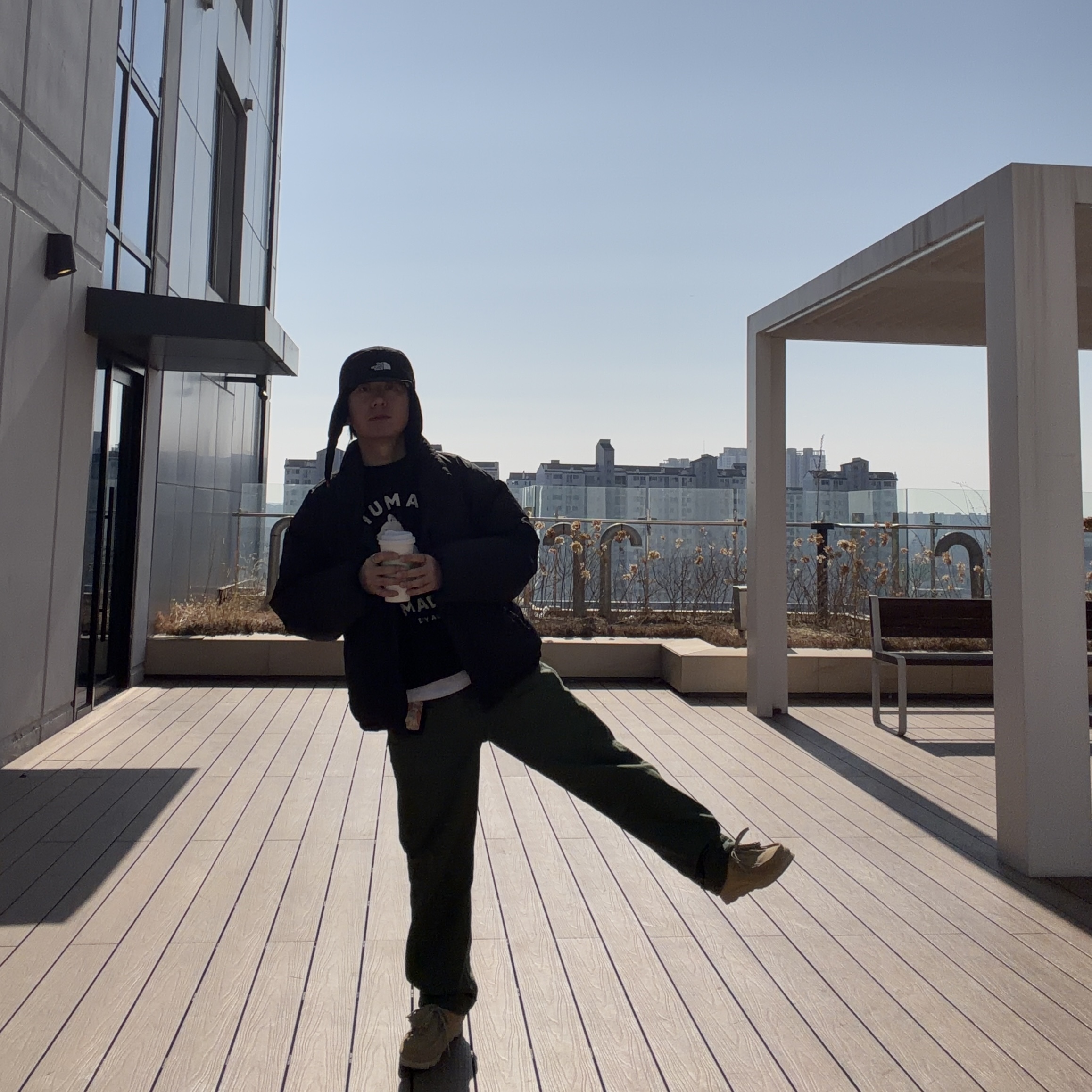Human Made x Kaws Sweatshirt #2 Black - Seoul Store Exclusive, Clarks Wallabee GTX Maple Suede - 25FW 착용 스타일 - 3