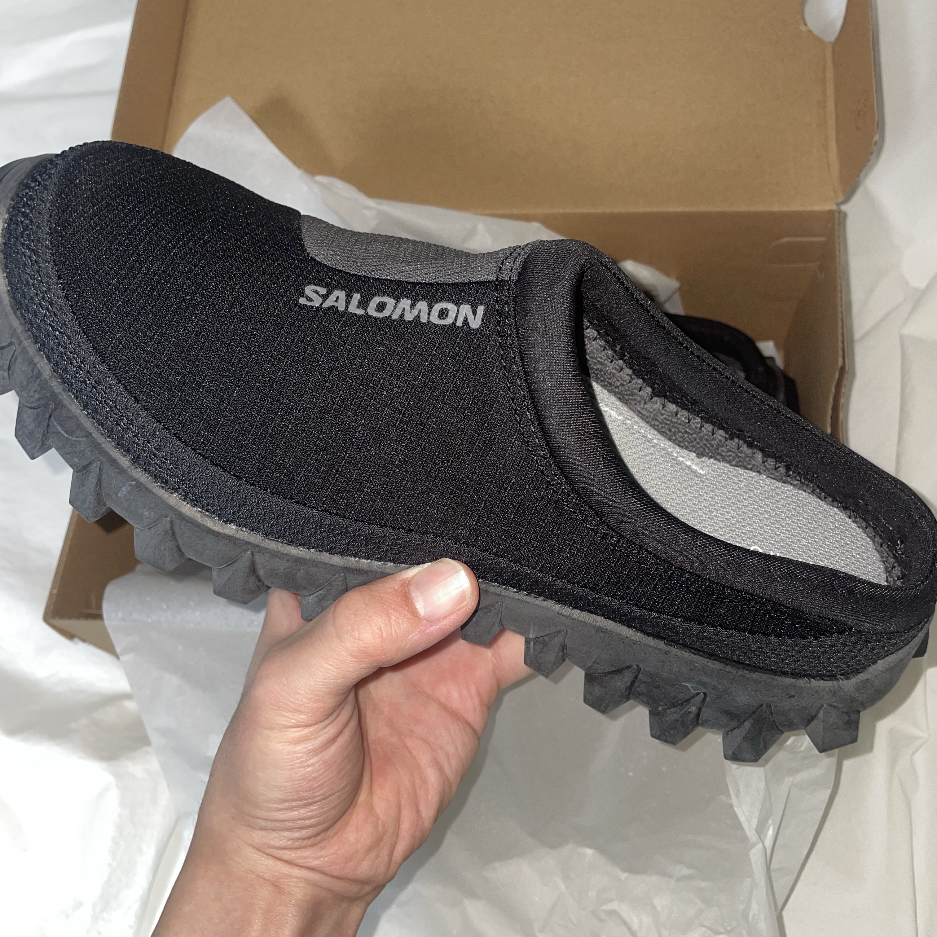 Salomon Snowclog Black Asphalt 착용 스타일 - 2