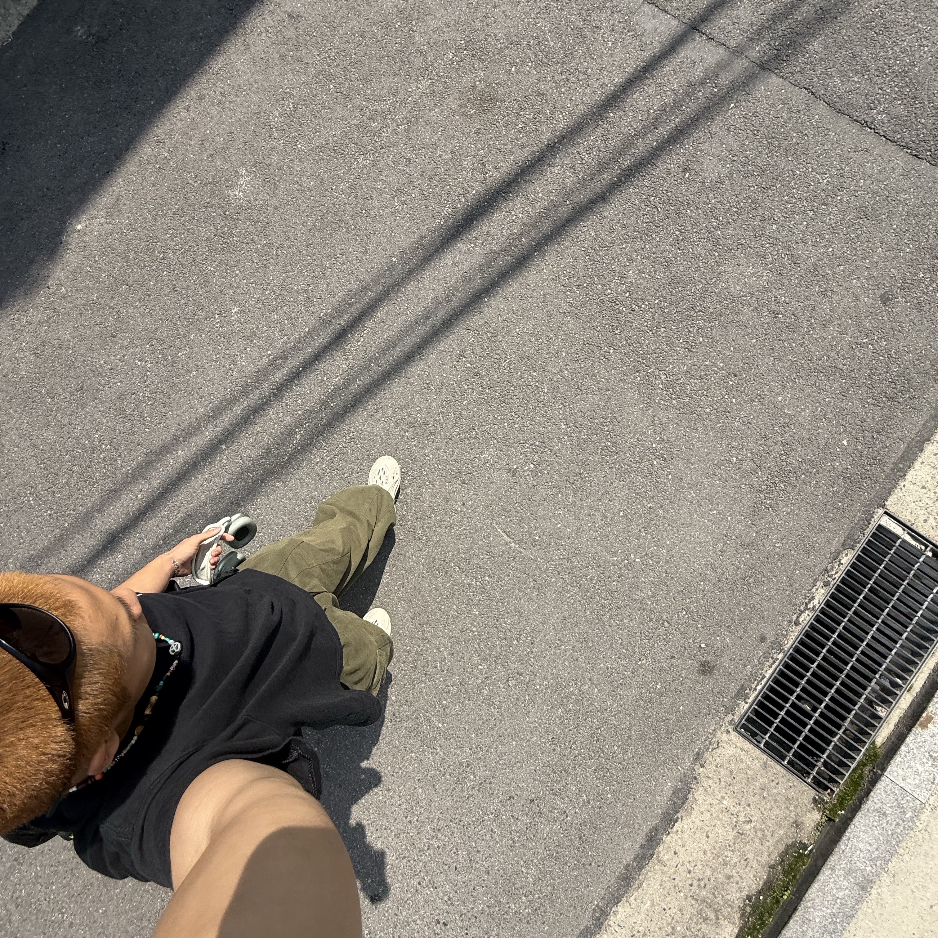 Adidas Yeezy Foam RNNR Ararat 착용 스타일 - 2