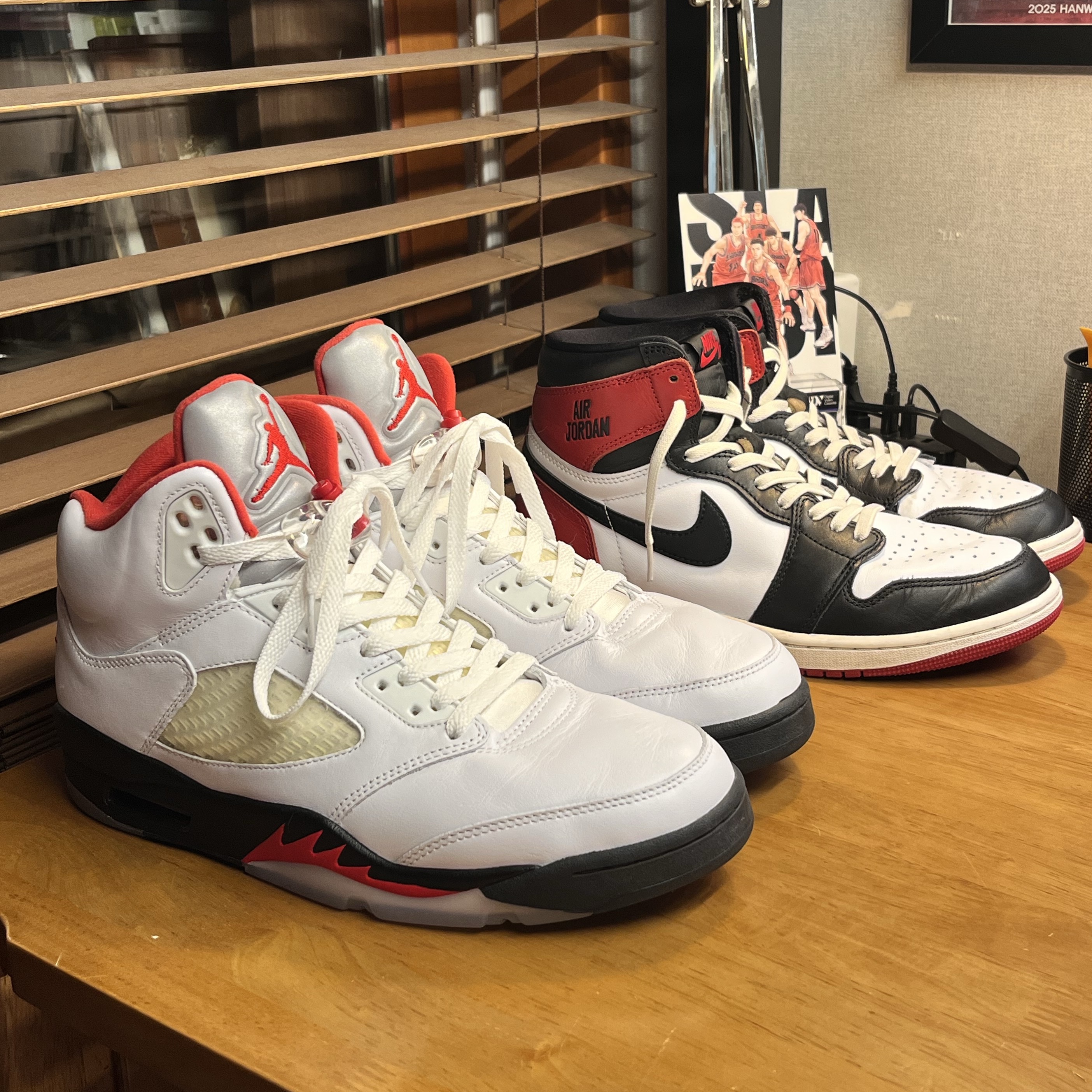 Jordan 5 Retro Fire Red Silver Tongue 2020, Jordan 1 Retro High OG Black Toe 착용 스타일 - 3