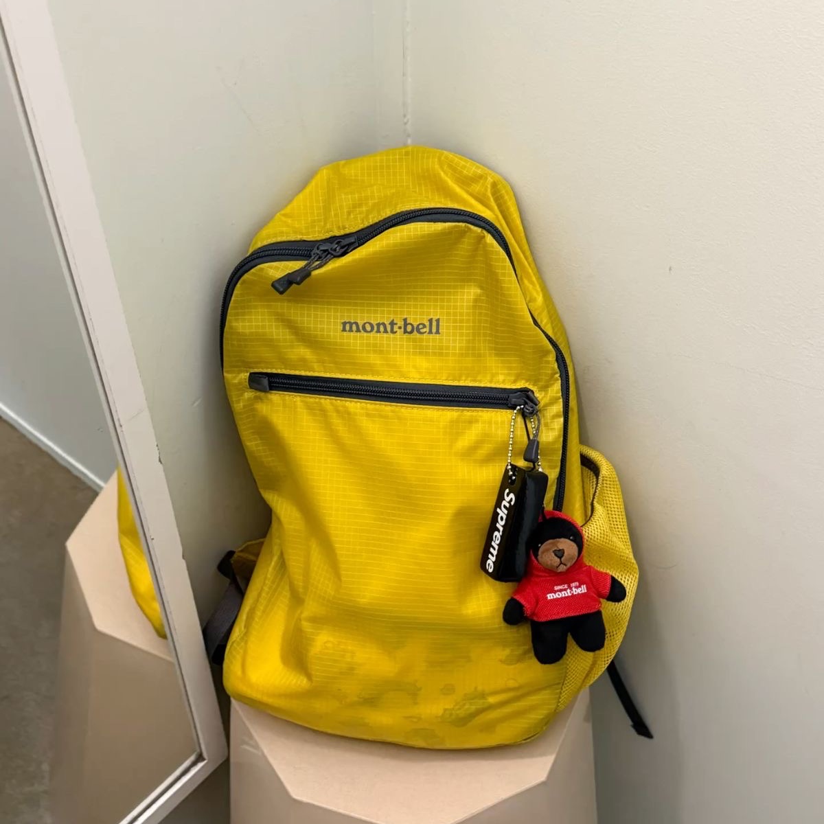 Montbell Pocketable Daypack 15 Yellow 착용 스타일