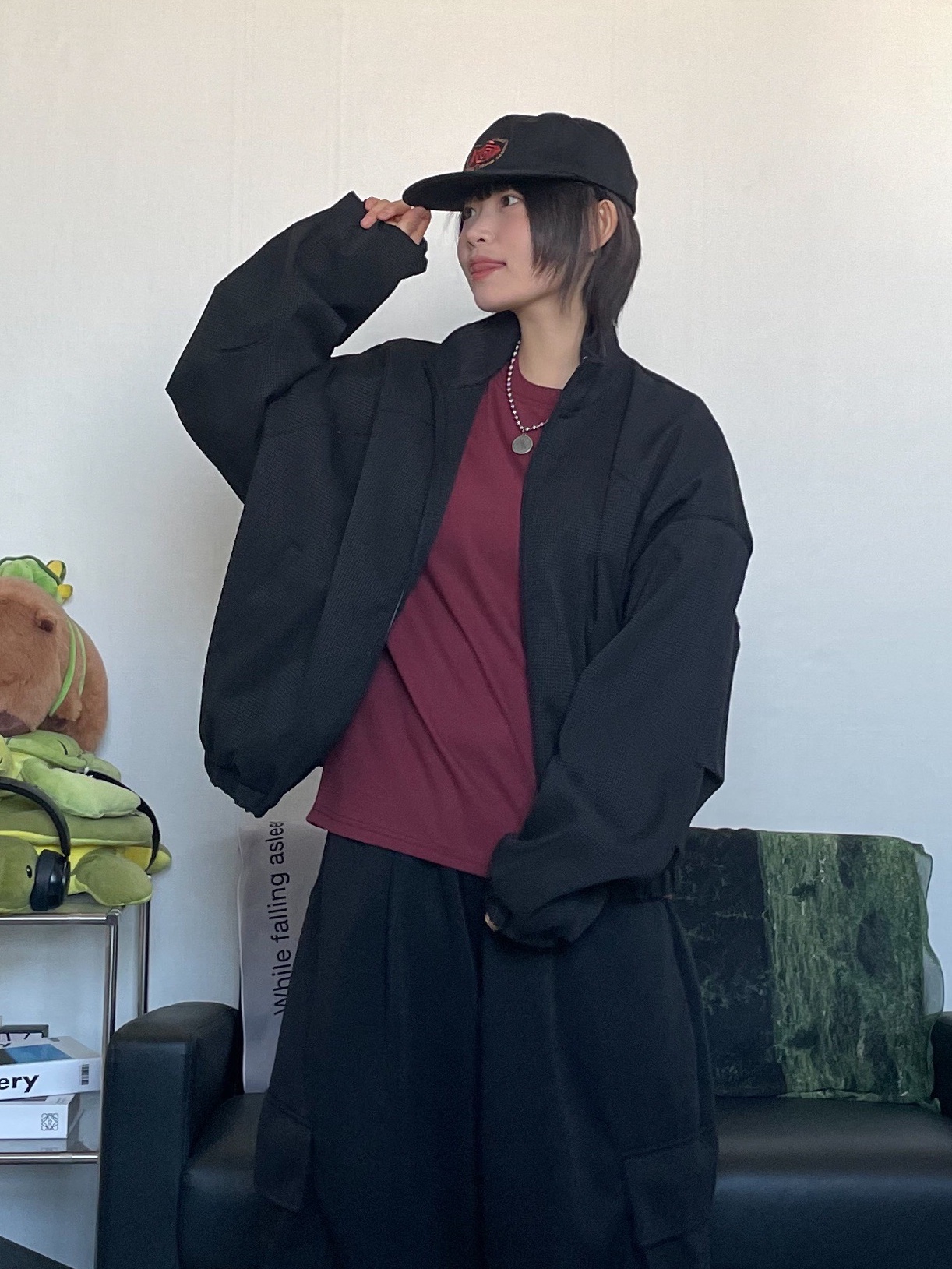 Hello Sunrise Fish Oval Logo Relaxed Fit 6P Cap Black, (W) Nike Air Force 1 '07 Low Triple Black 착용 스타일 - 2