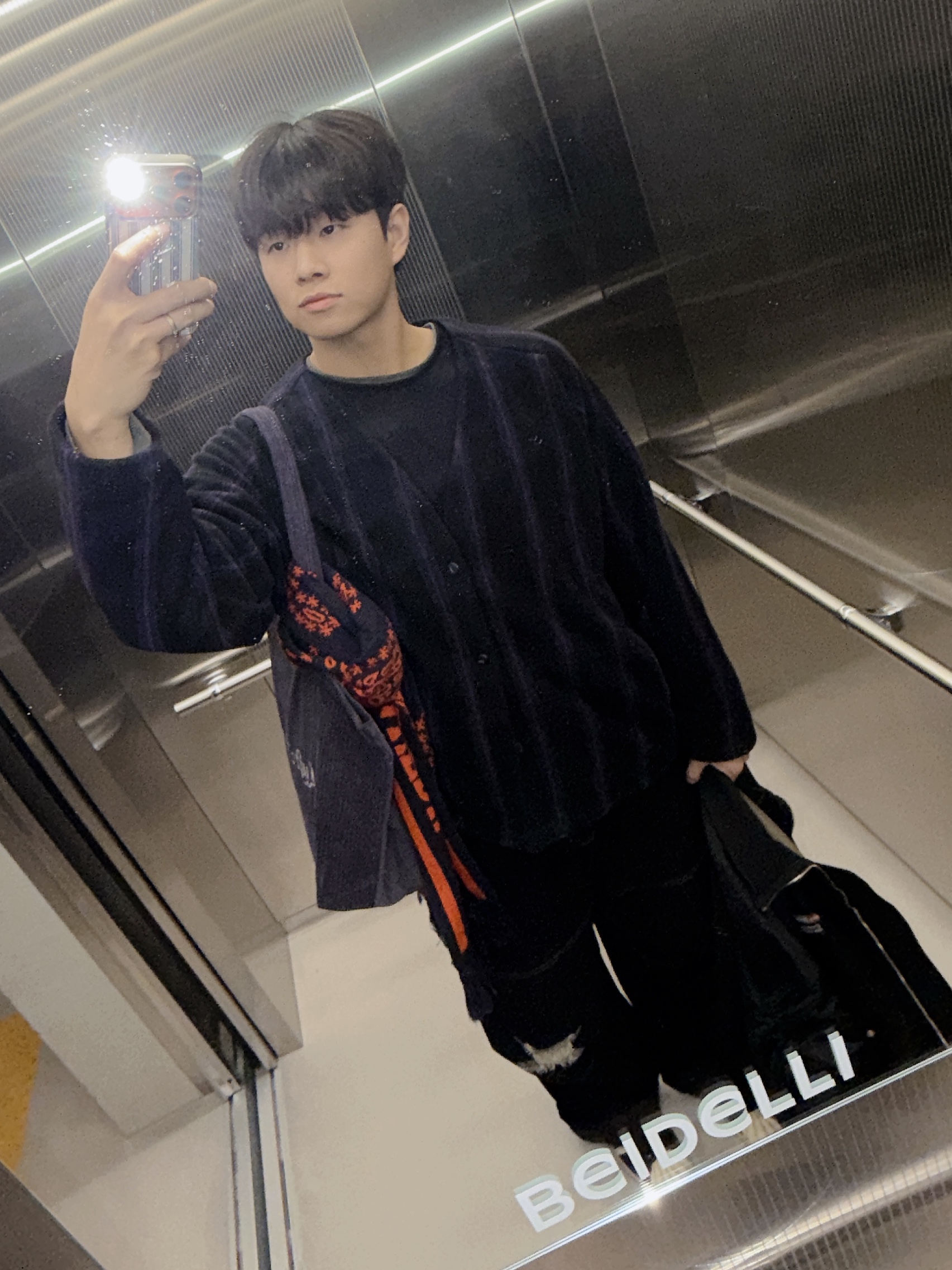 Uniqlo x Needles Fleece Oversized Cardigan Black - KR, Aoiro Ooki Feather Denim Pants Dark Indigo 착용 스타일