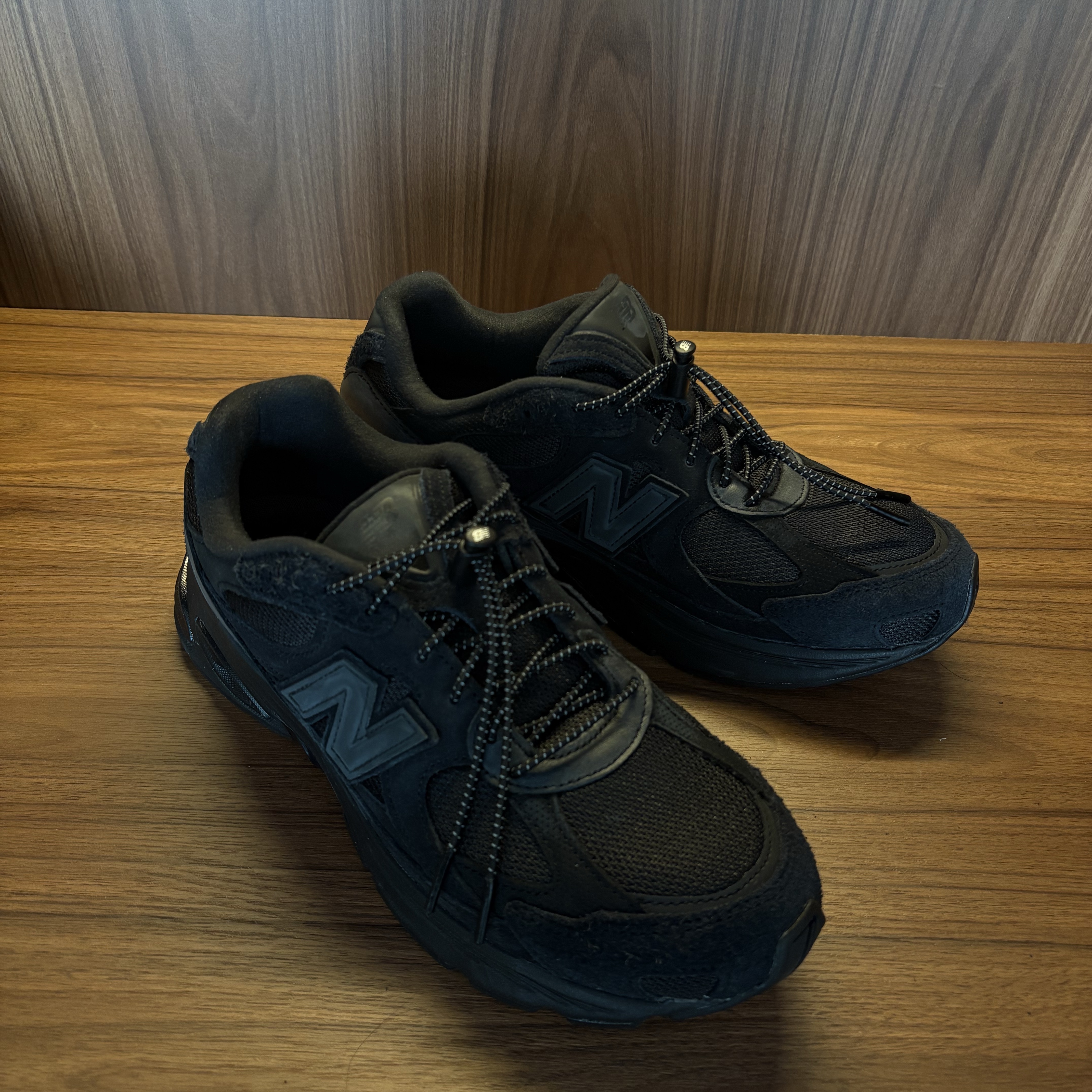 New Balance 2010 Abzorb Black Phantom 착용 스타일